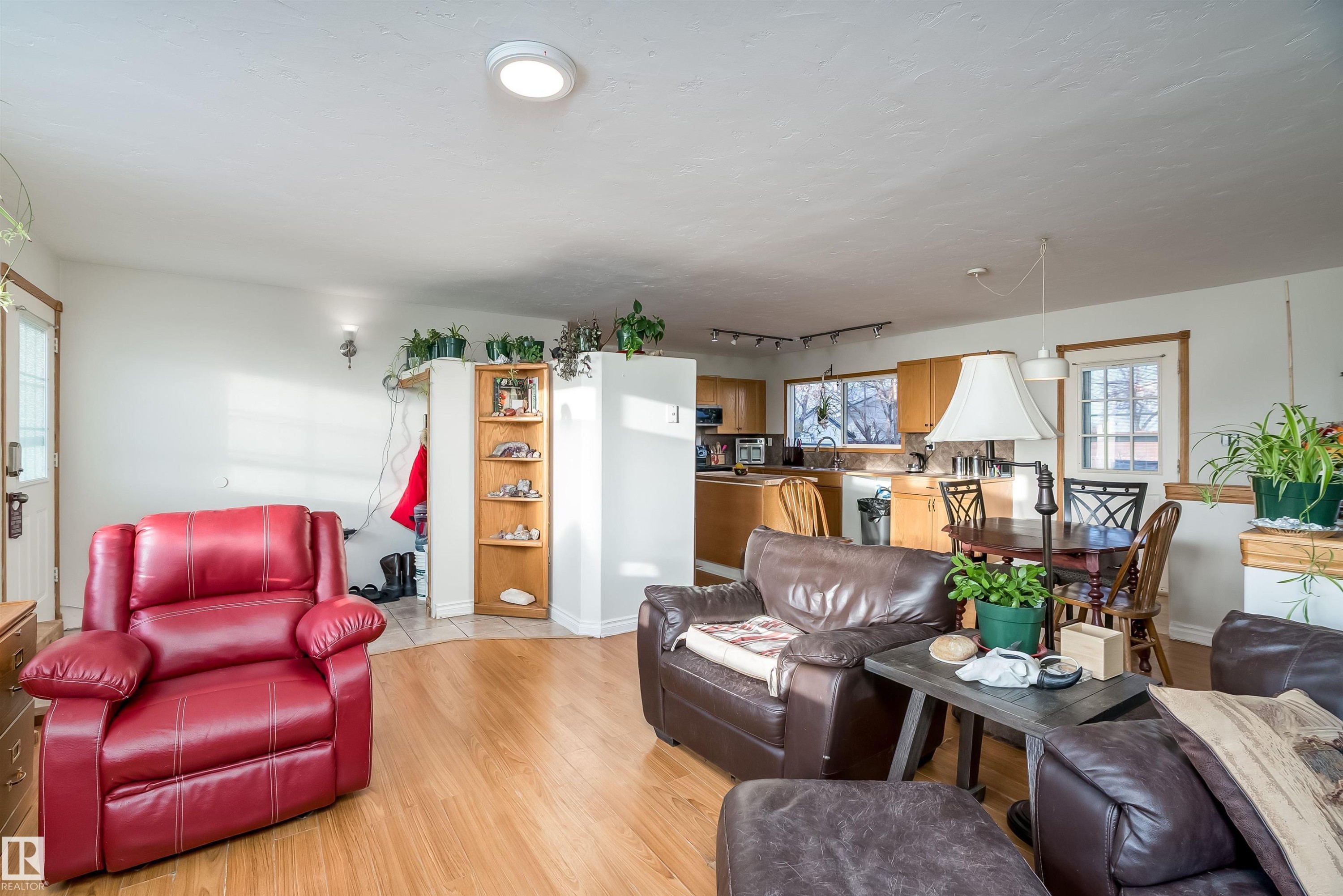 5132 49 Avenue, Onoway, AB - Indoor Photo Showing Living Room