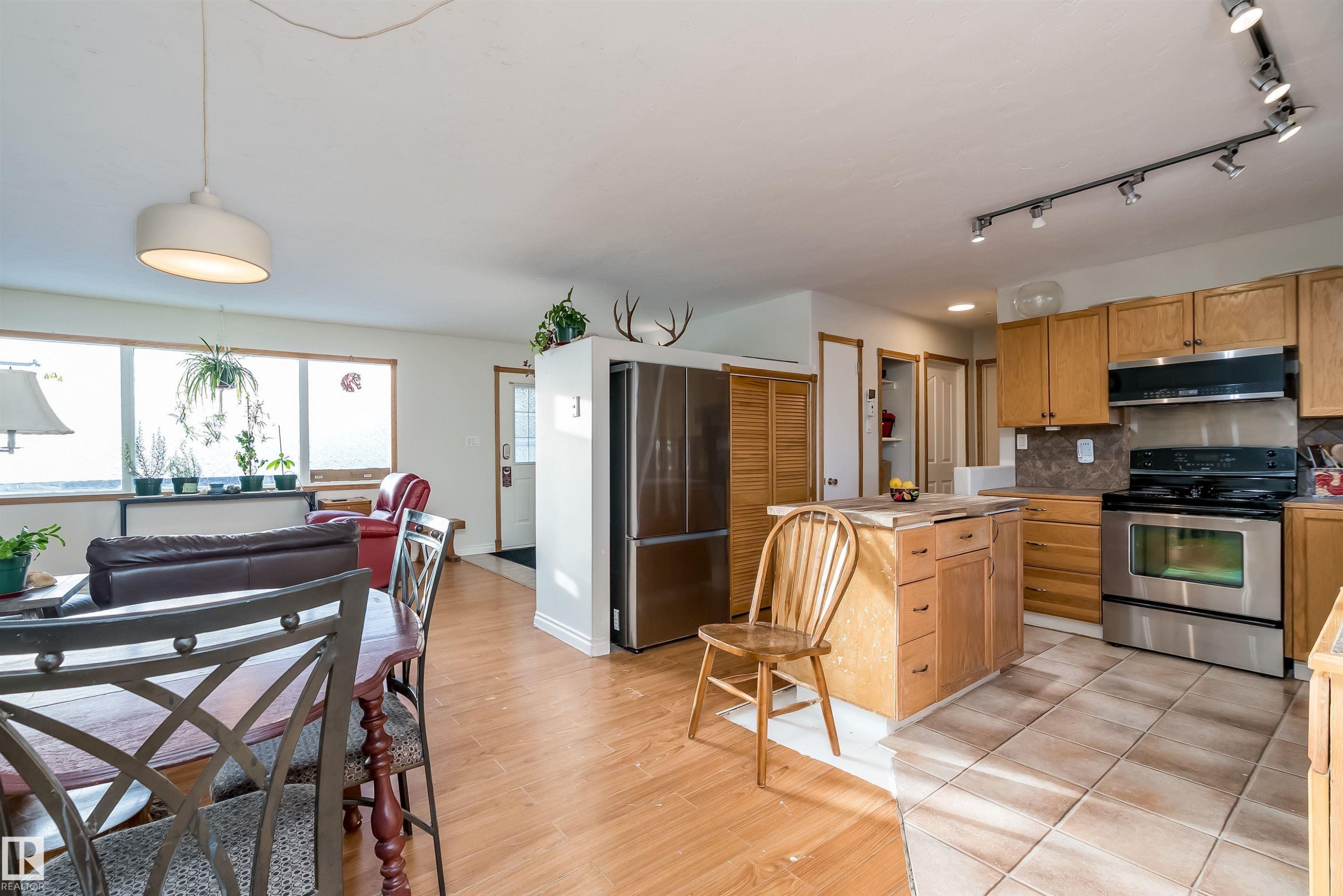 5132 49 Avenue, Onoway, AB - Indoor Photo Showing Kitchen With Stainless Steel Kitchen
