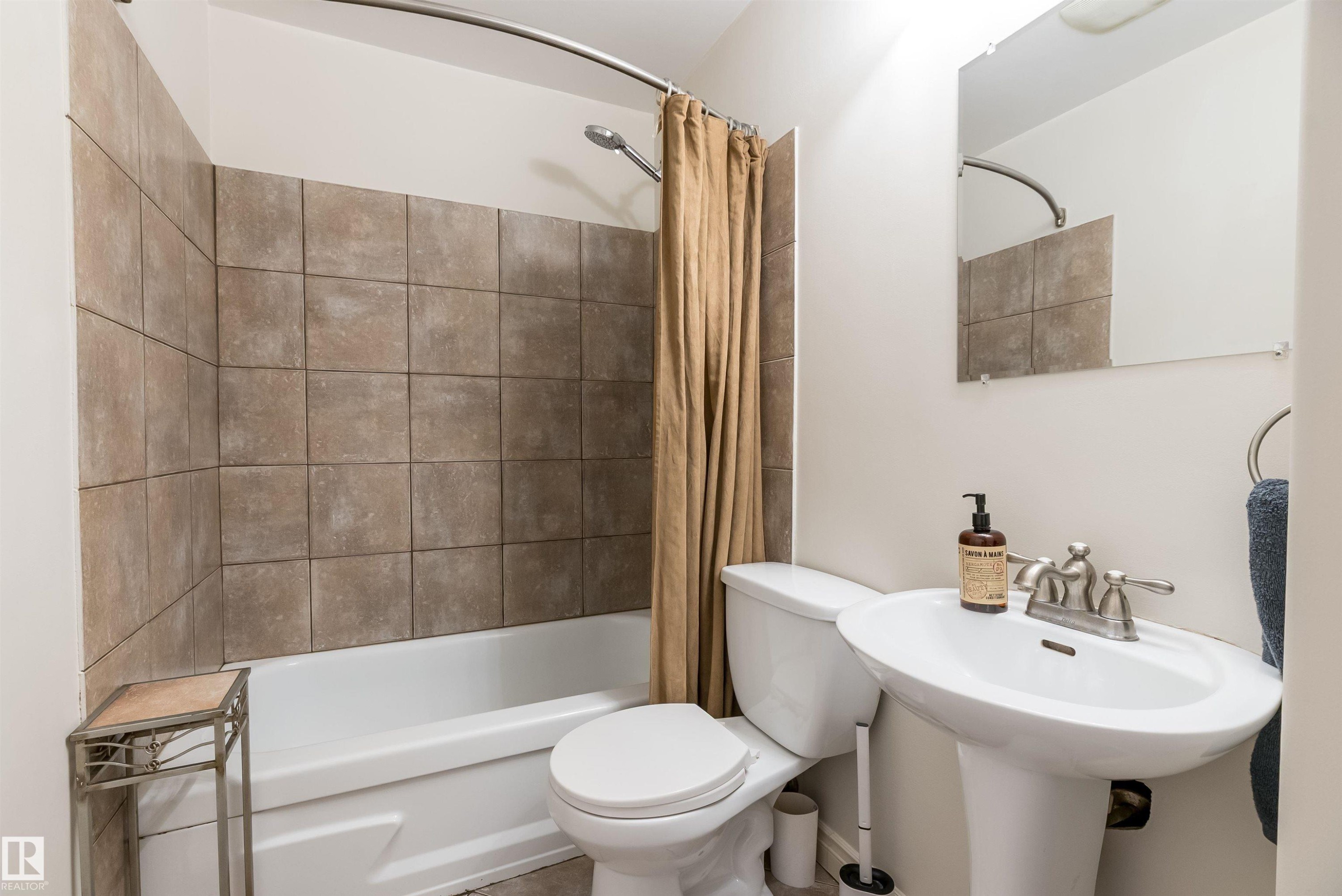 5132 49 Avenue, Onoway, AB - Indoor Photo Showing Bathroom