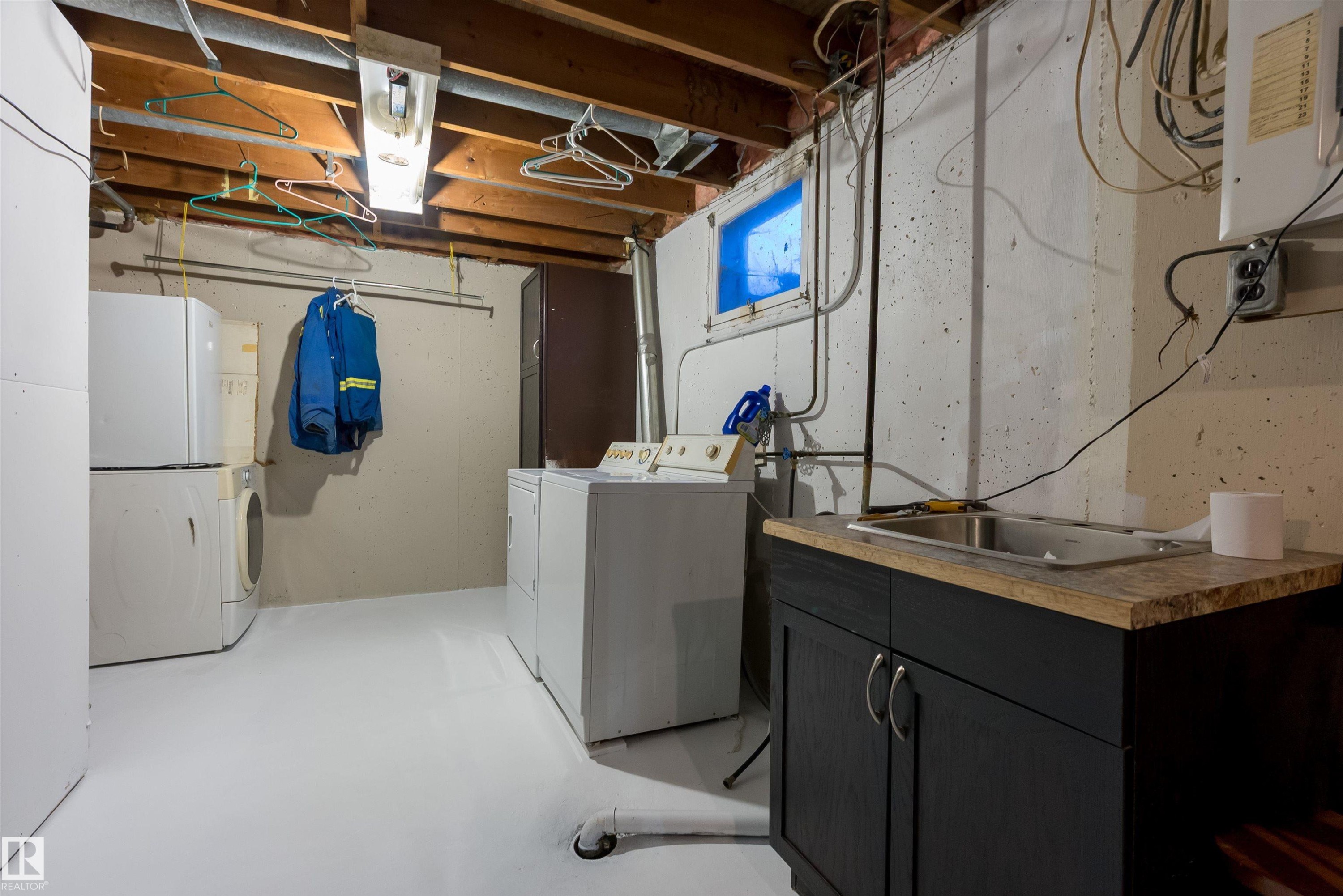 5132 49 Avenue, Onoway, AB - Indoor Photo Showing Laundry Room