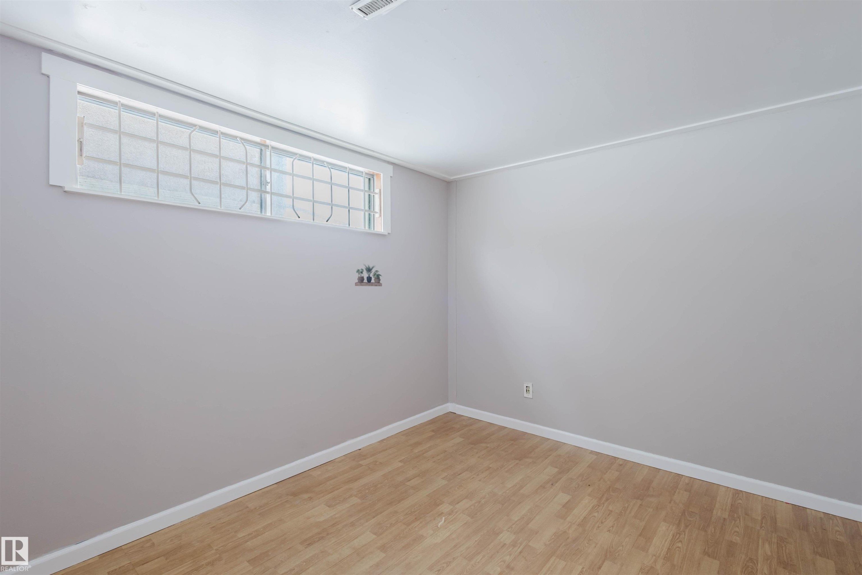 Unfurnished room with baseboards and wood finished floors - 6048 105B Street Nw, Edmonton, AB - Indoor Photo Showing Other Room