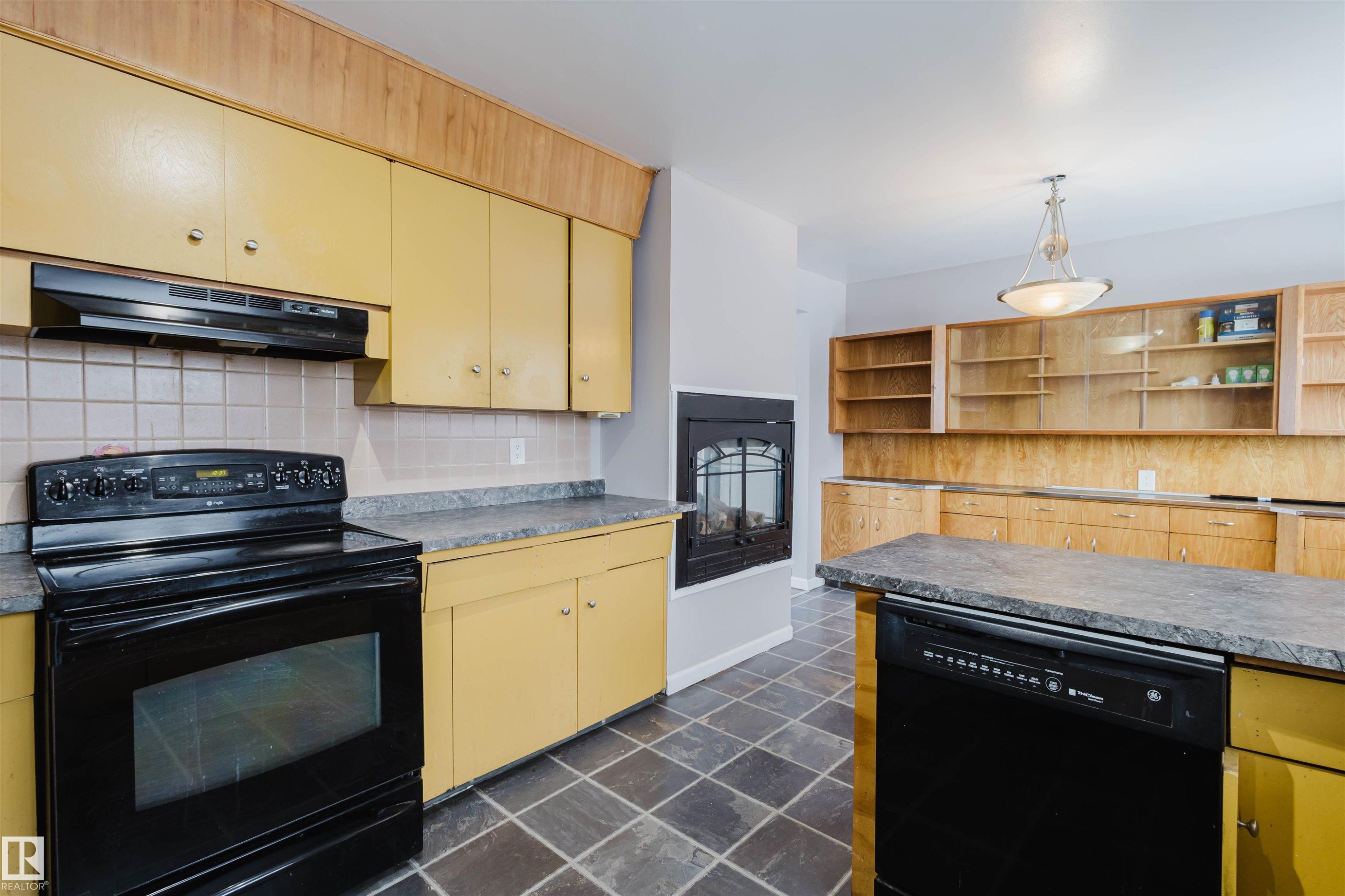 Kitchen with black appliances, backsplash, hanging light fixtures, open shelves, and light countertops - 6048 105B Street Nw, Edmonton, AB - Indoor Photo Showing Kitchen