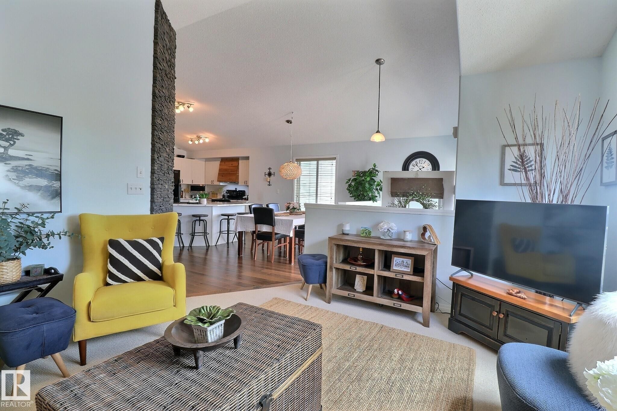 4343 Mcmullen Way, Edmonton, AB - Indoor Photo Showing Living Room
