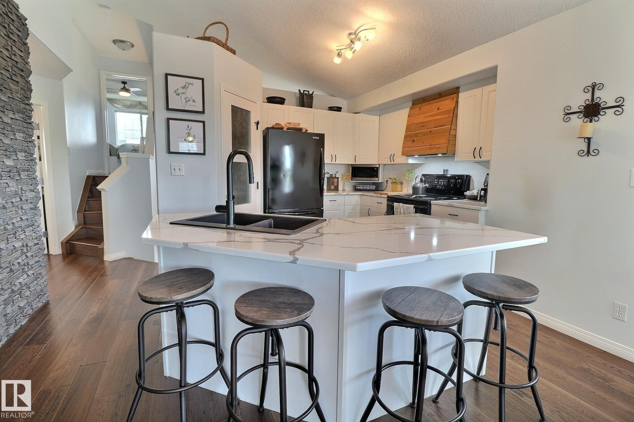 4343 Mcmullen Way, Edmonton, AB - Indoor Photo Showing Kitchen