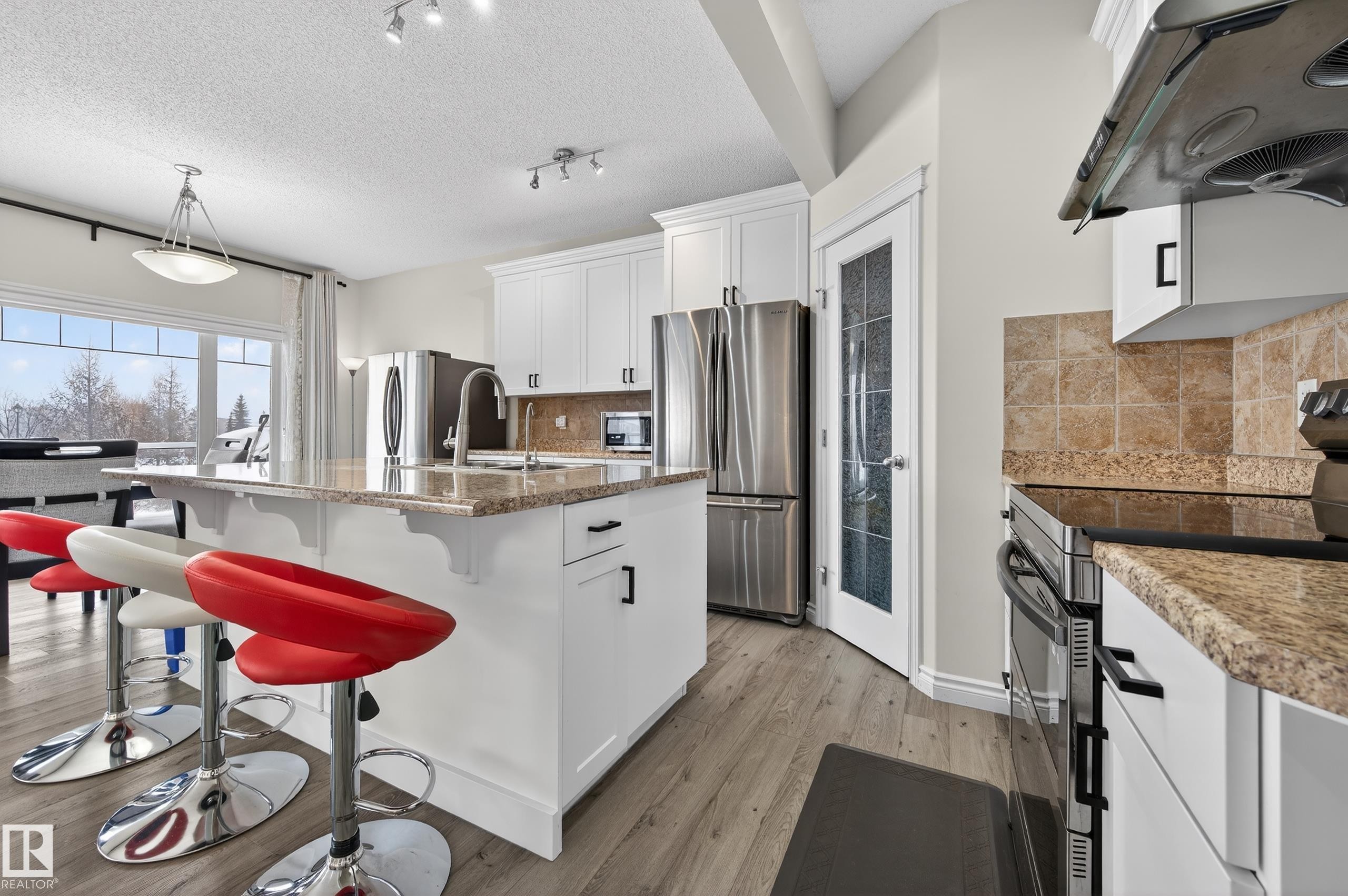 7507 Speaker Way, Edmonton, AB - Indoor Photo Showing Kitchen With Stainless Steel Kitchen With Upgraded Kitchen