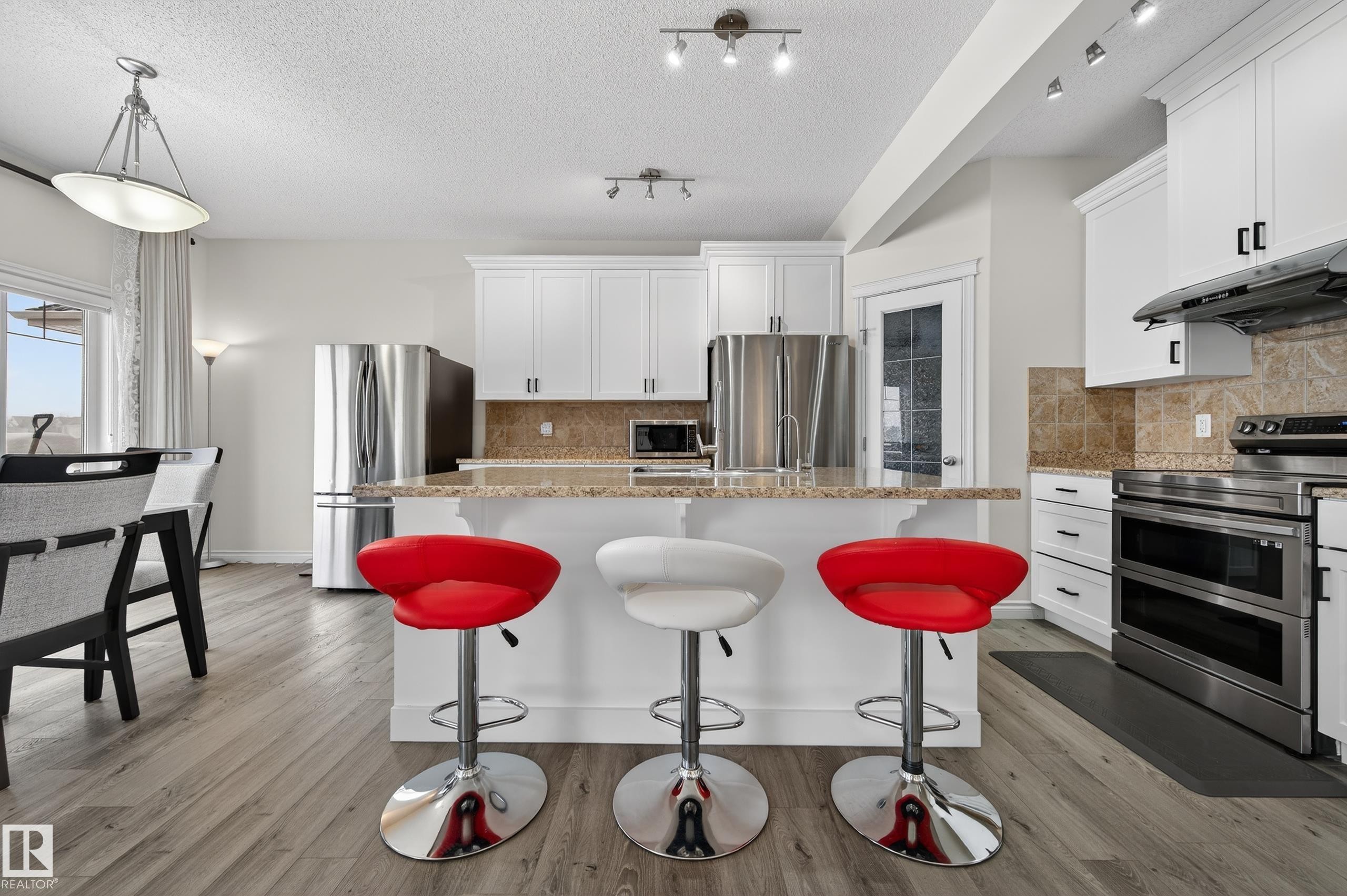 7507 Speaker Way, Edmonton, AB - Indoor Photo Showing Kitchen With Stainless Steel Kitchen With Upgraded Kitchen