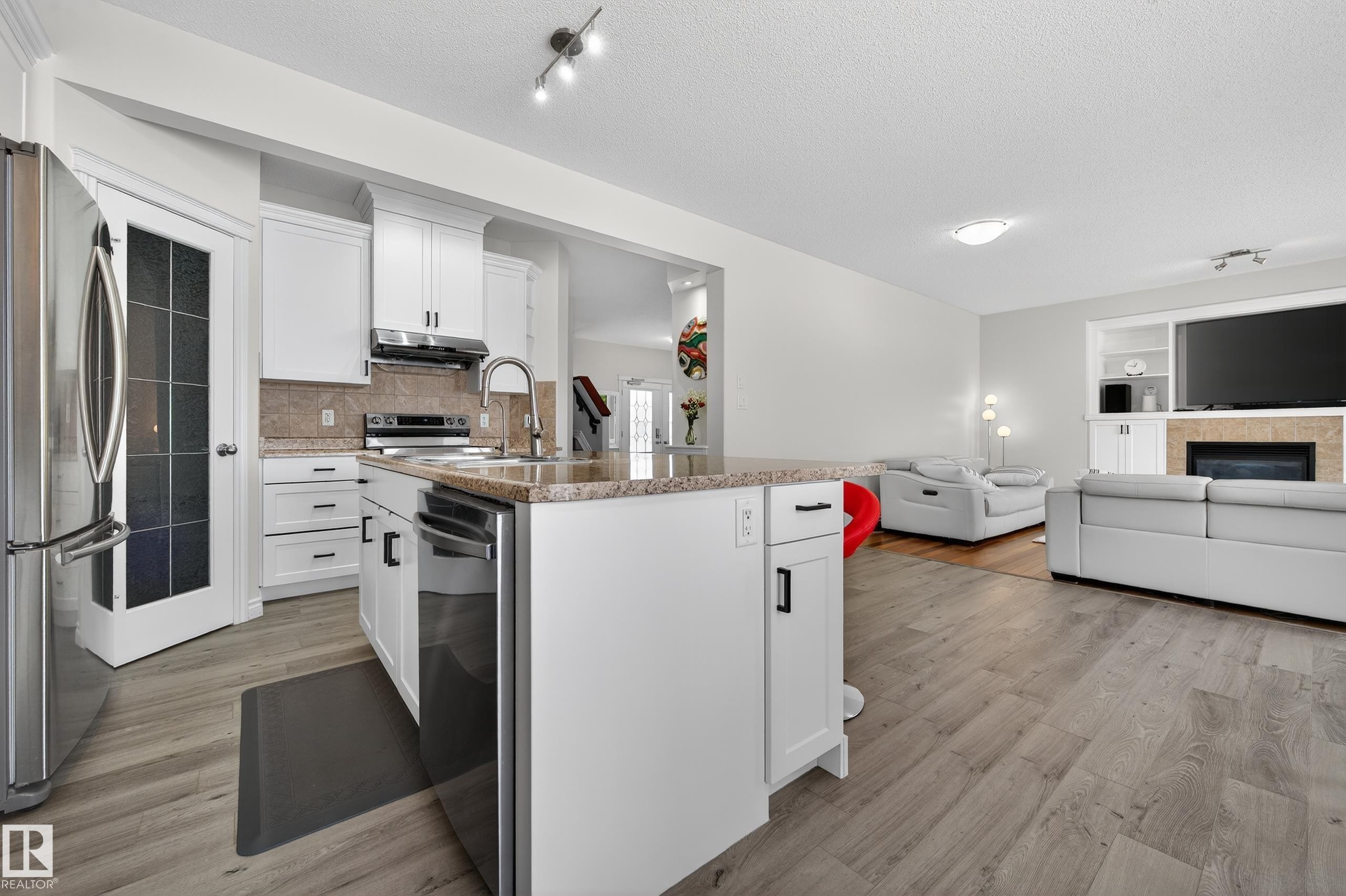 7507 Speaker Way, Edmonton, AB - Indoor Photo Showing Kitchen With Stainless Steel Kitchen