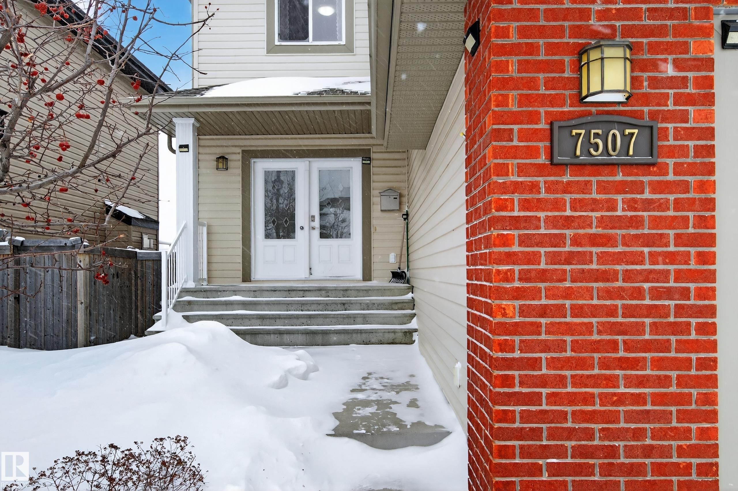 7507 Speaker Way, Edmonton, AB - Outdoor With Exterior