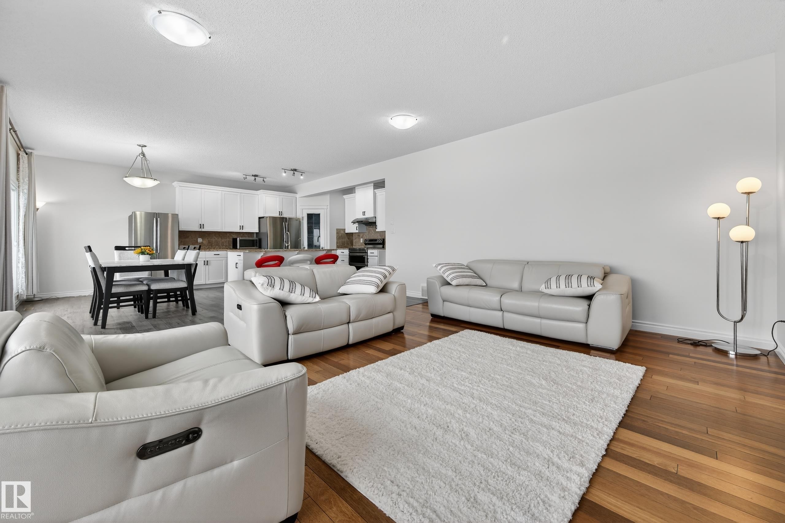 7507 Speaker Way, Edmonton, AB - Indoor Photo Showing Living Room