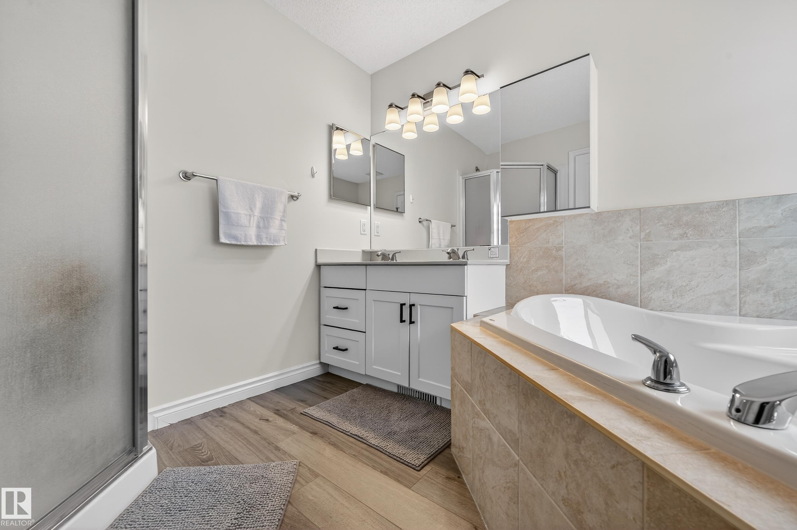 7507 Speaker Way, Edmonton, AB - Indoor Photo Showing Bathroom