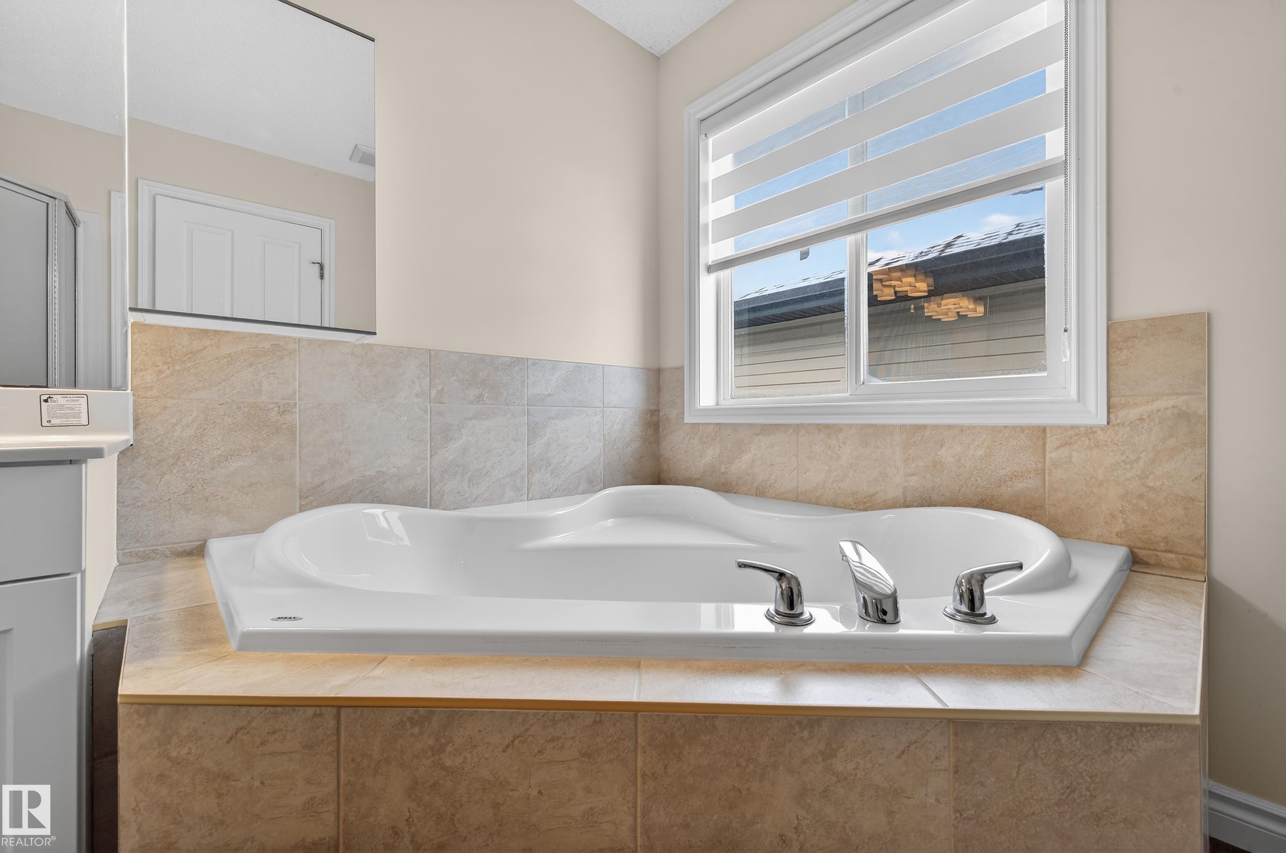 7507 Speaker Way, Edmonton, AB - Indoor Photo Showing Bathroom