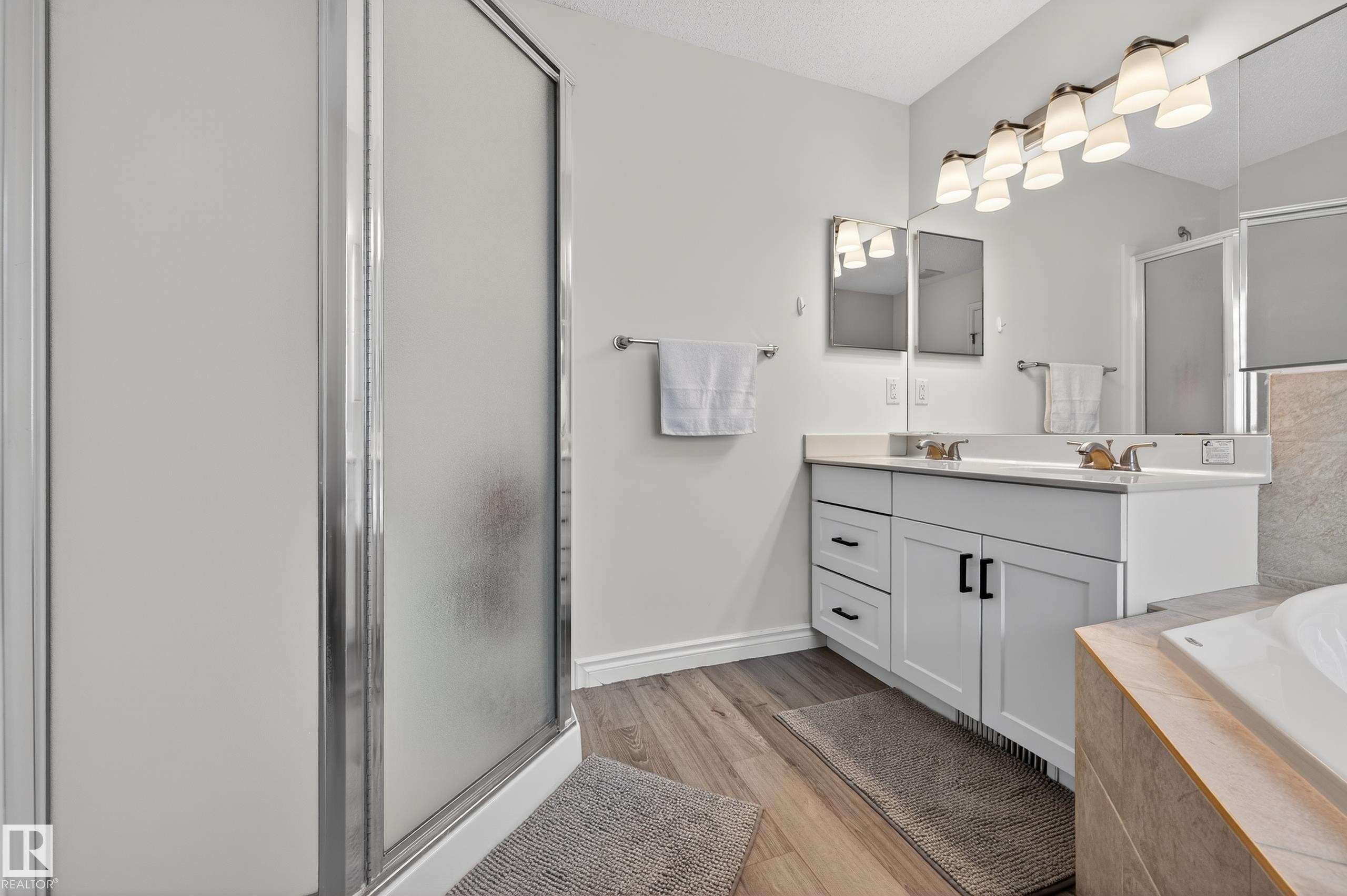 7507 Speaker Way, Edmonton, AB - Indoor Photo Showing Bathroom