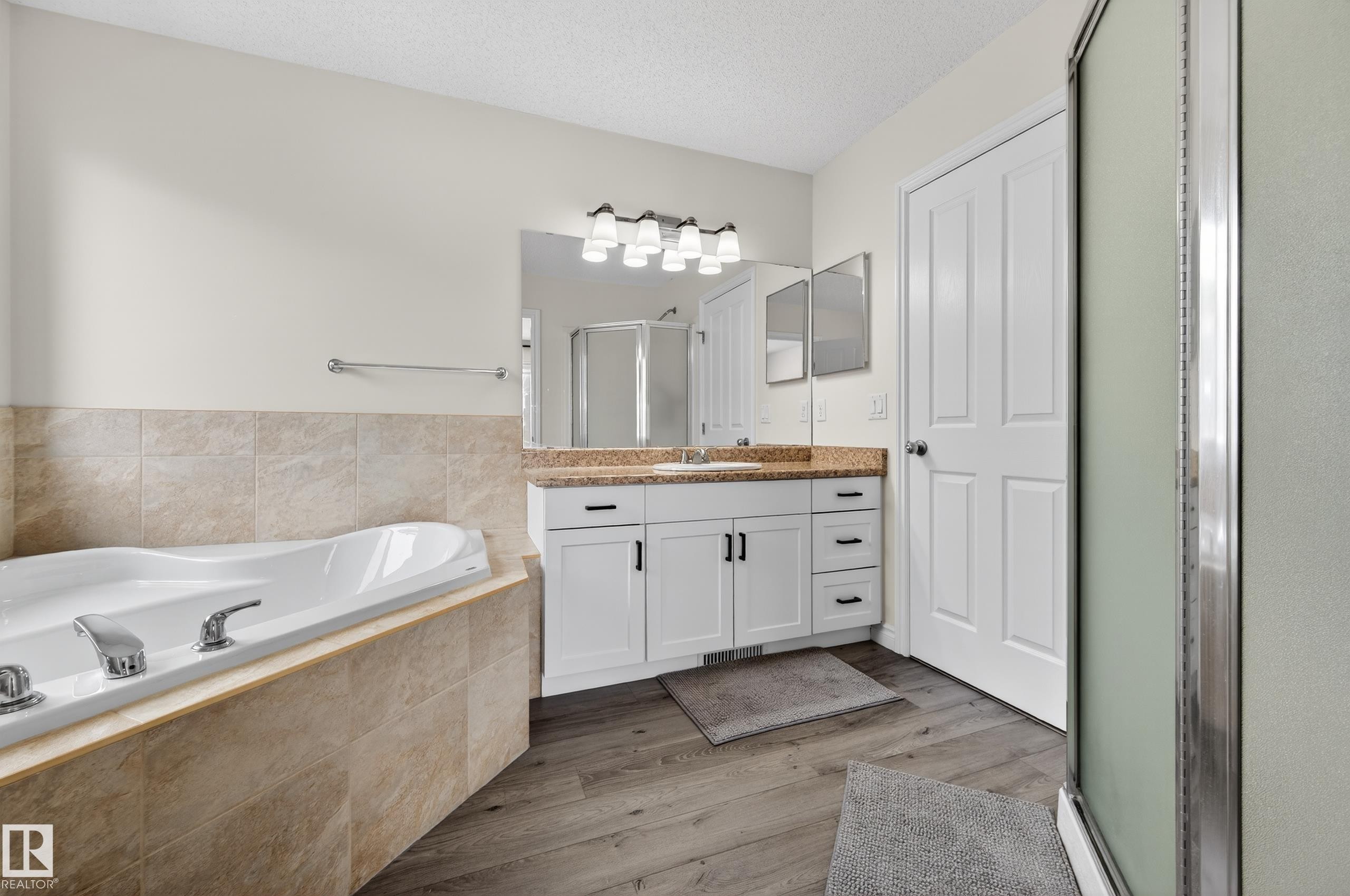 7507 Speaker Way, Edmonton, AB - Indoor Photo Showing Bathroom