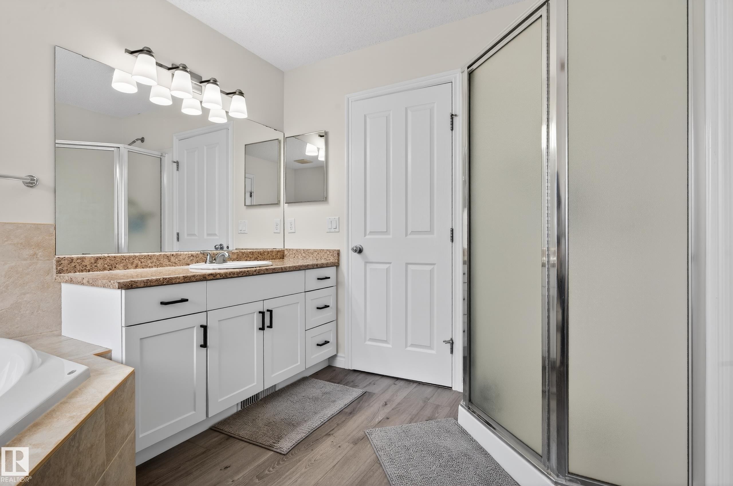 7507 Speaker Way, Edmonton, AB - Indoor Photo Showing Bathroom