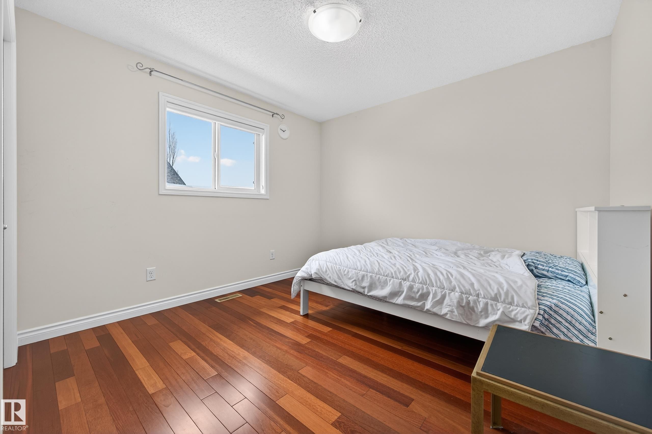 7507 Speaker Way, Edmonton, AB - Indoor Photo Showing Bedroom