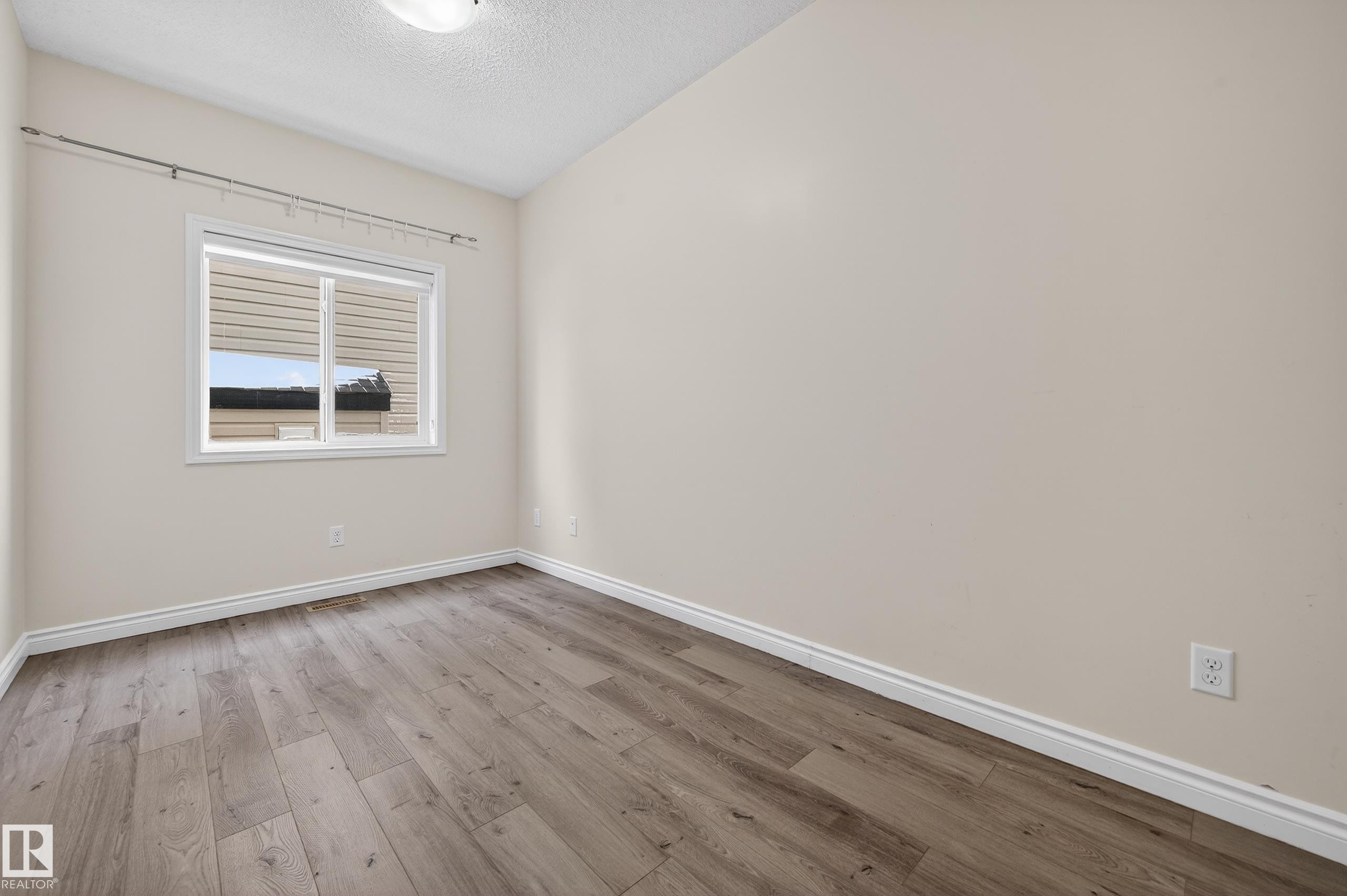 7507 Speaker Way, Edmonton, AB - Indoor Photo Showing Other Room