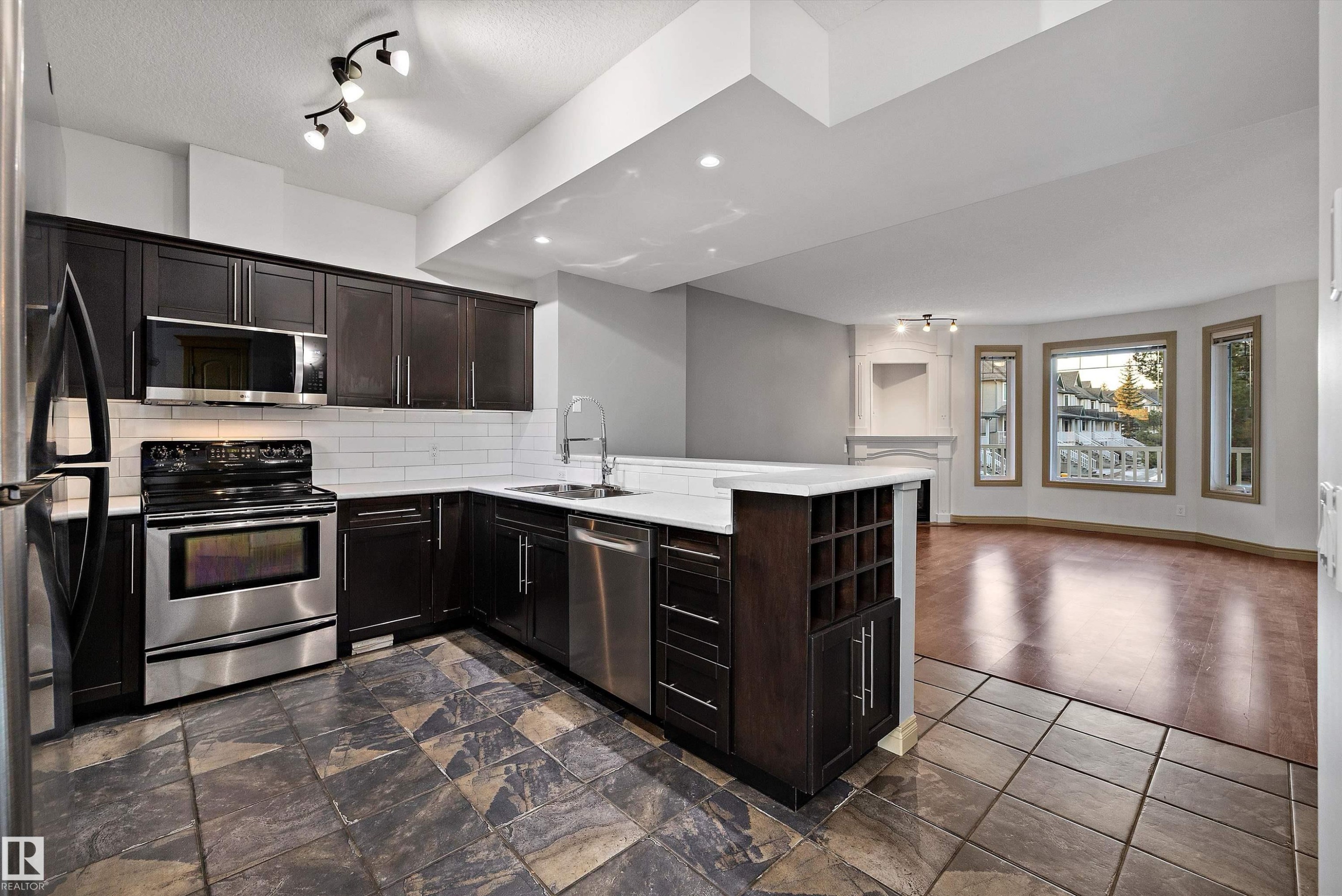 17 903 Rutherford Road, Edmonton, AB - Indoor Photo Showing Kitchen With Stainless Steel Kitchen