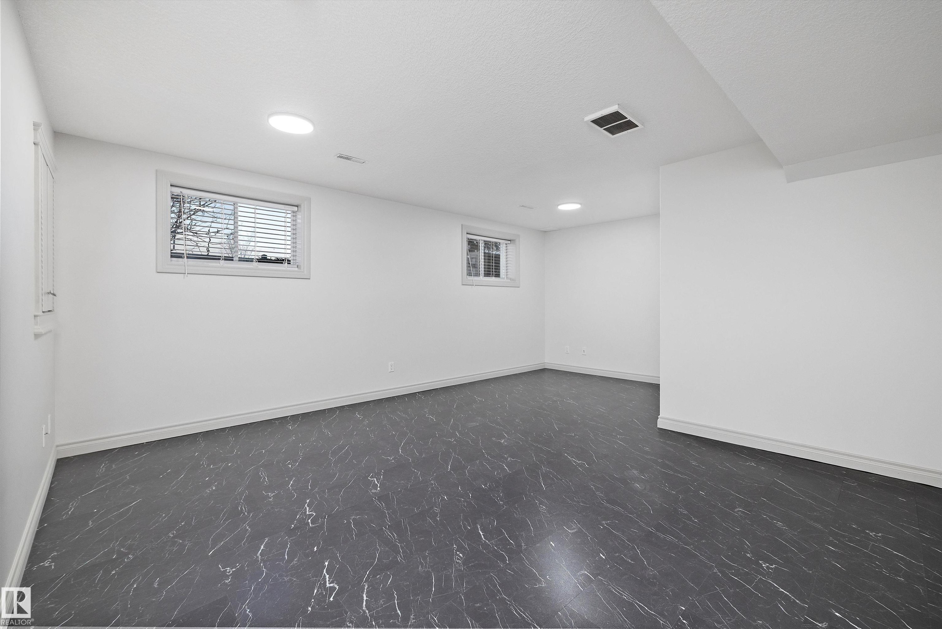 17 903 Rutherford Road, Edmonton, AB - Indoor