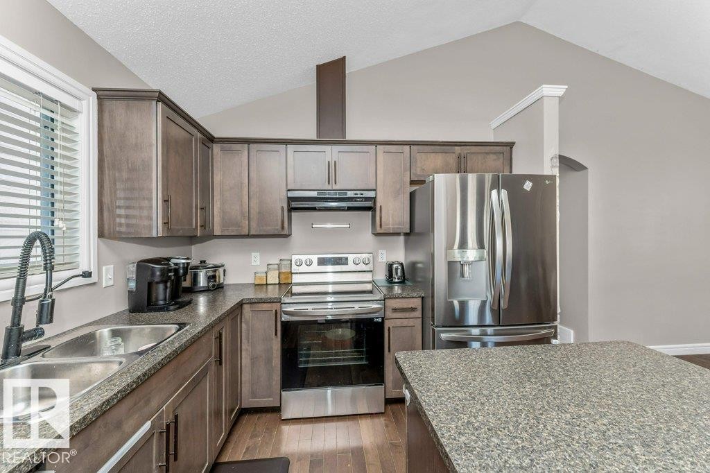 407 Watt Boulevard, Edmonton, AB - Indoor Photo Showing Kitchen With Double Sink