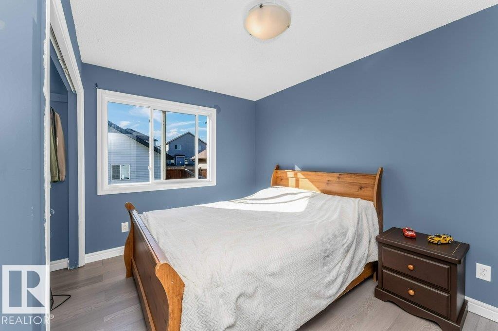 407 Watt Boulevard, Edmonton, AB - Indoor Photo Showing Bedroom