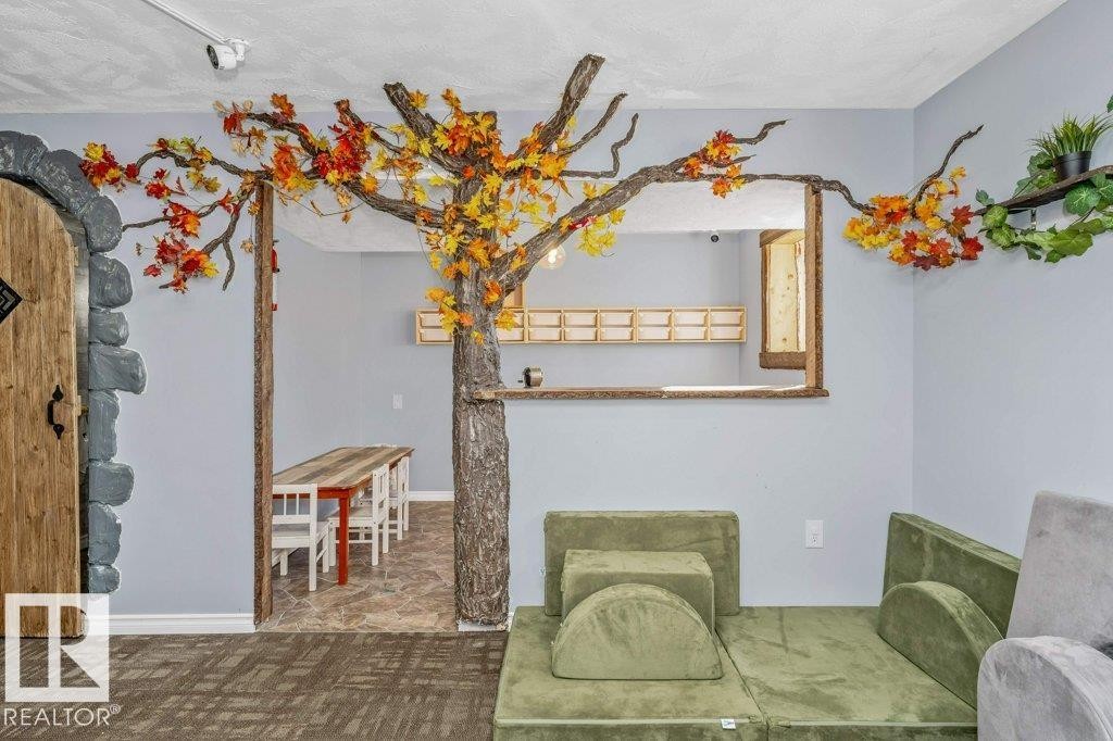 407 Watt Boulevard, Edmonton, AB - Indoor Photo Showing Dining Room