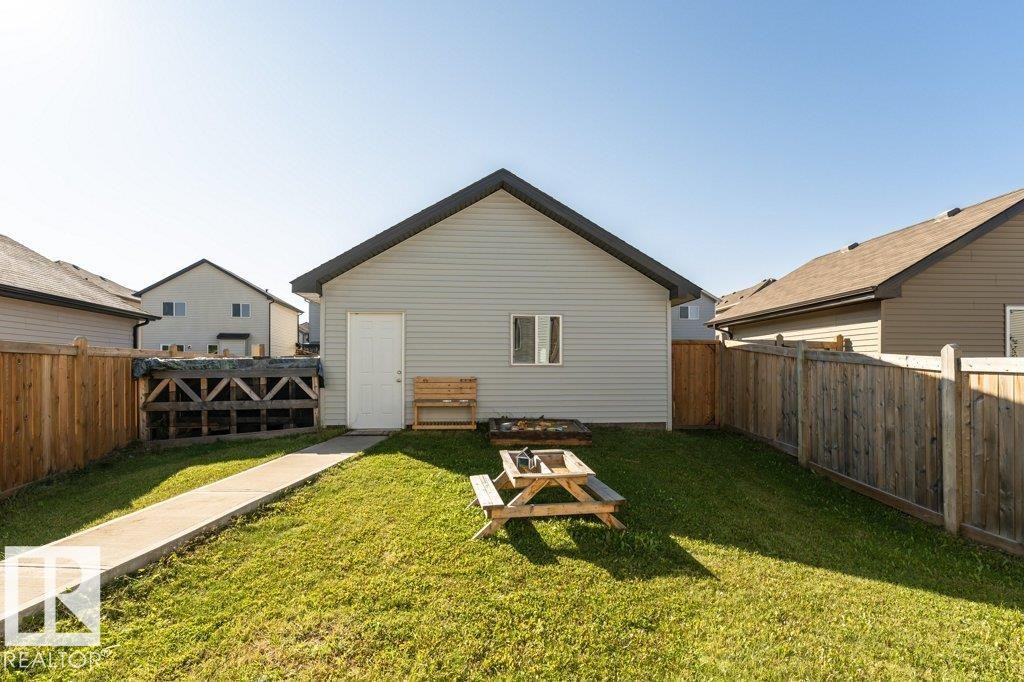 407 Watt Boulevard, Edmonton, AB - Outdoor