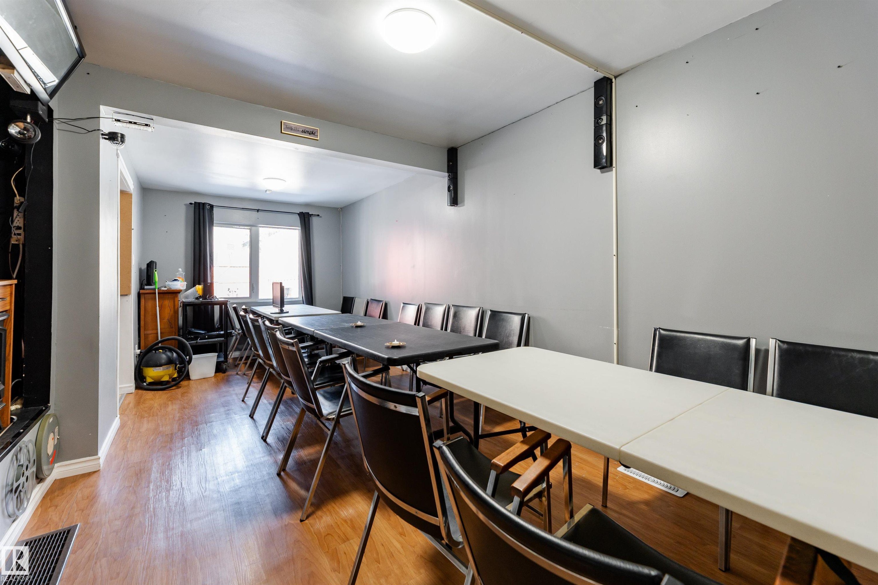 12742 Fort Road, Edmonton, AB - Indoor Photo Showing Dining Room