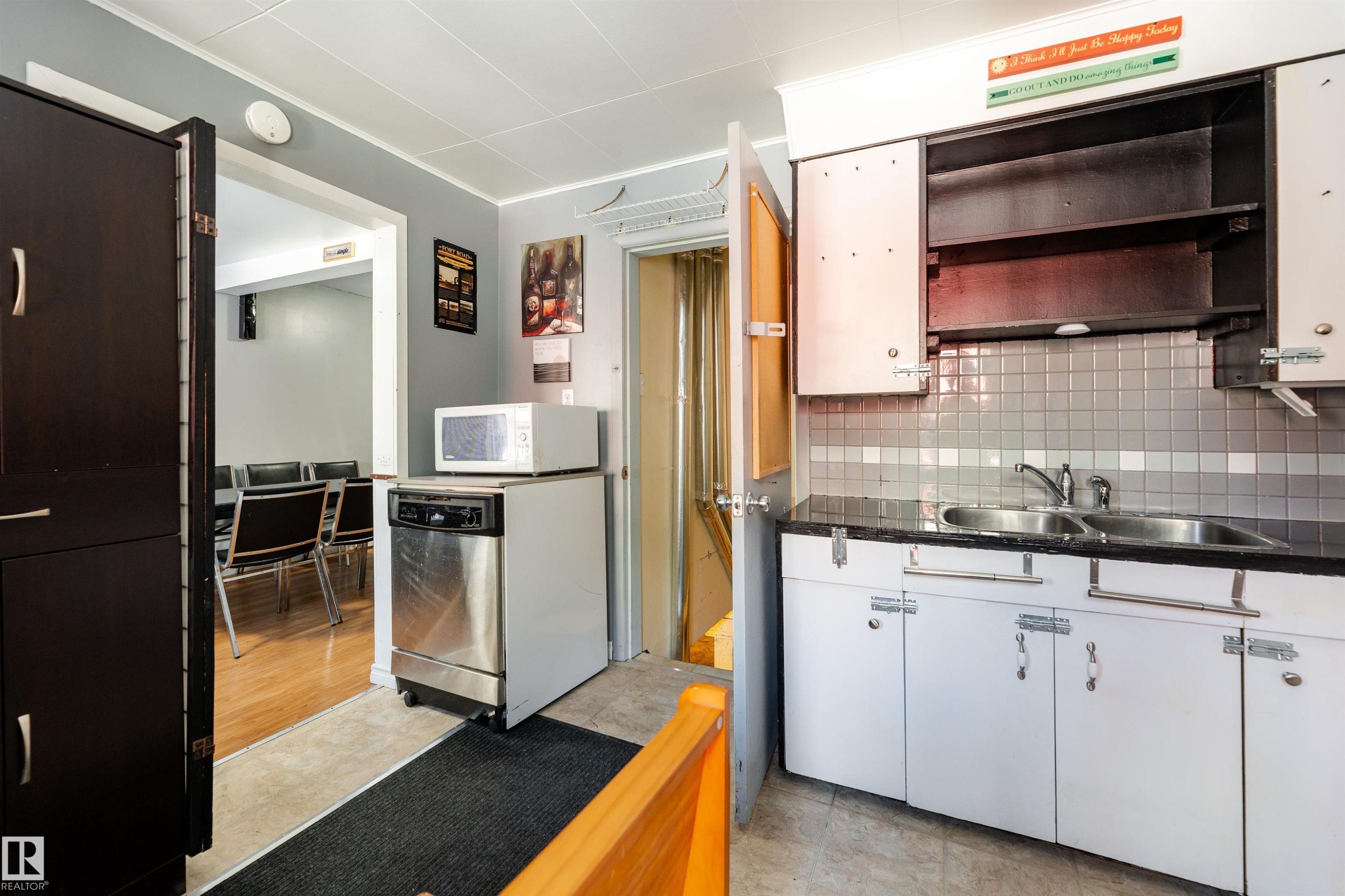 12742 Fort Road, Edmonton, AB - Indoor Photo Showing Kitchen With Double Sink