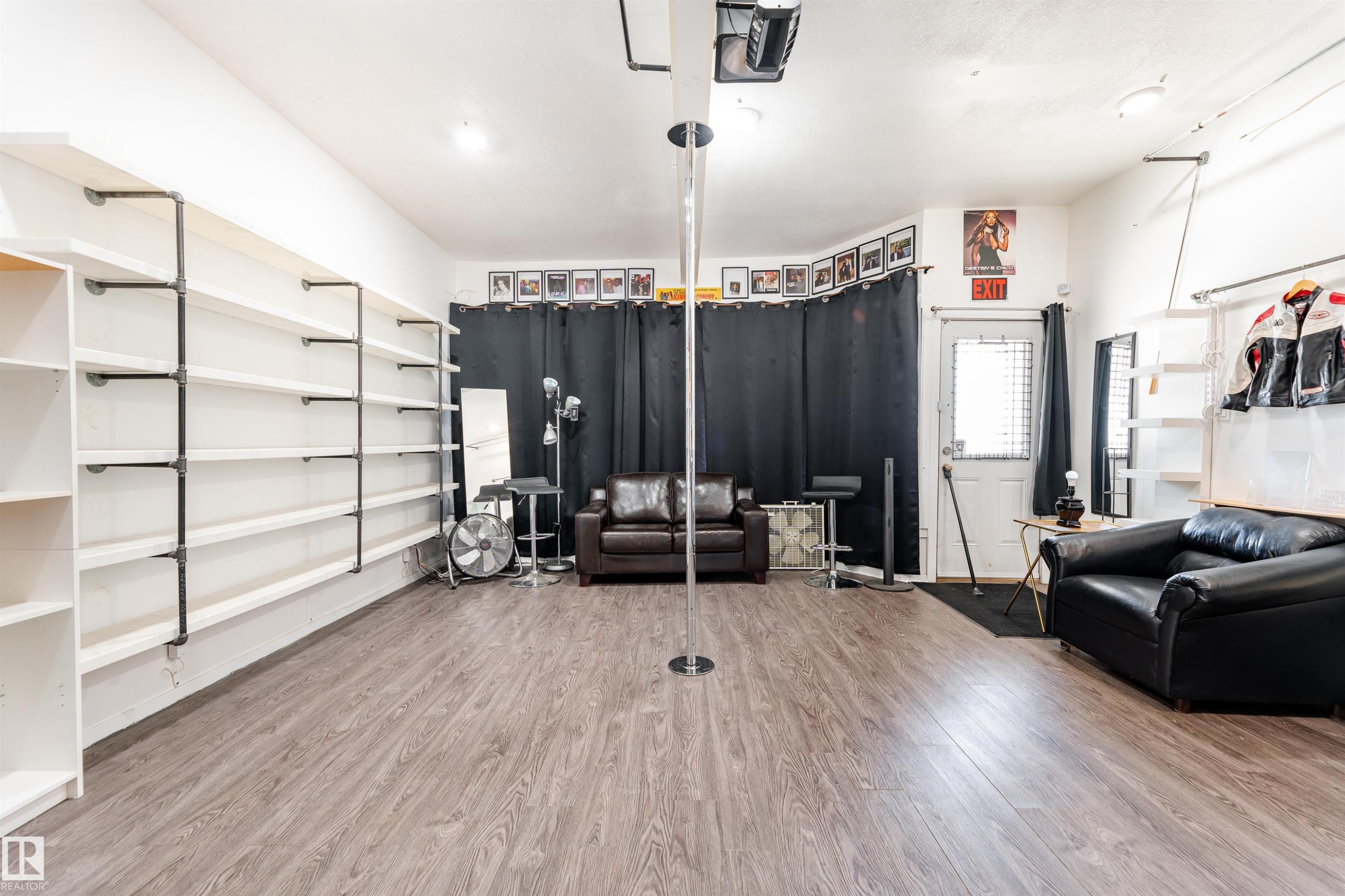 12742 Fort Road, Edmonton, AB - Indoor