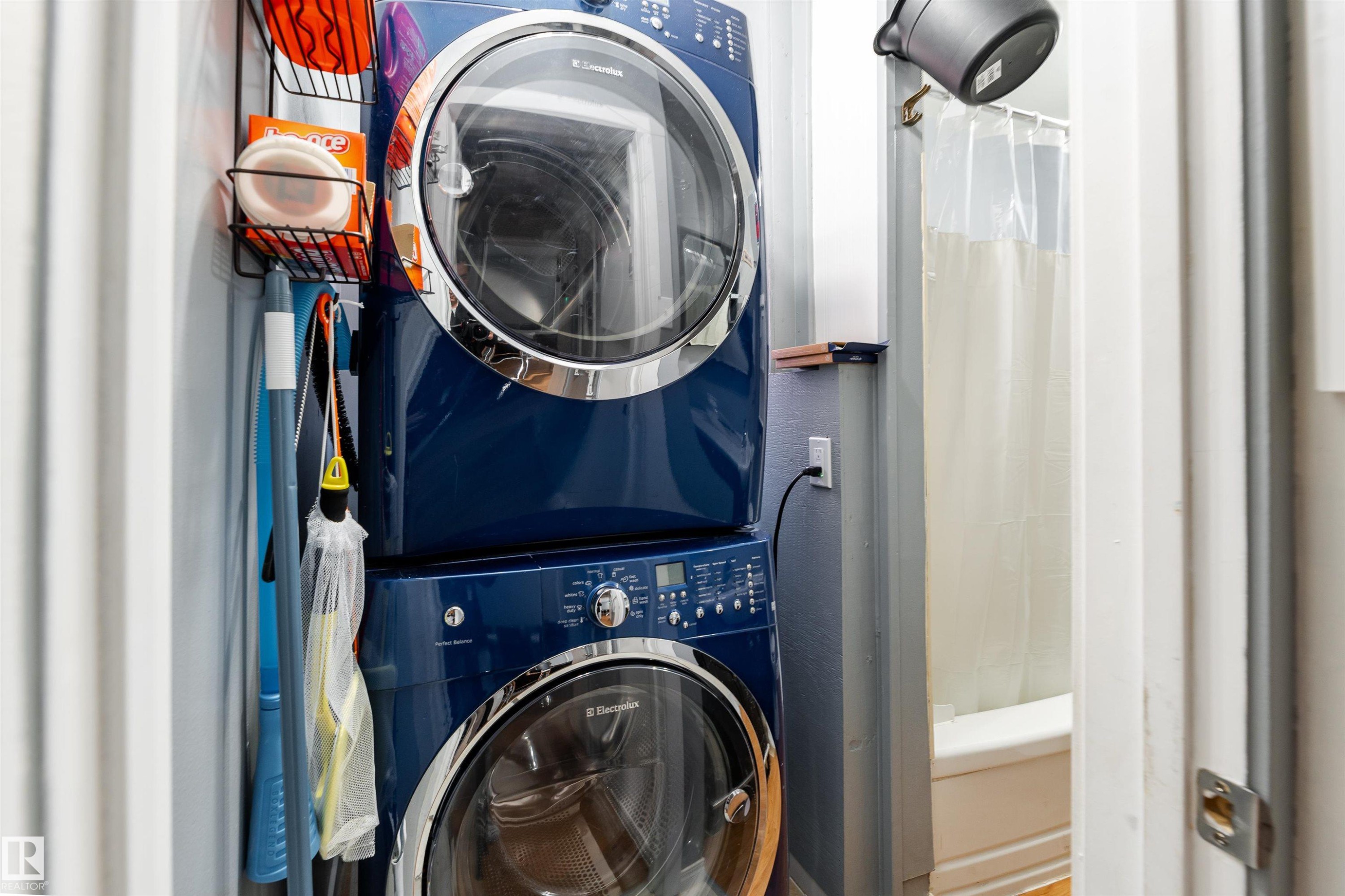 12742 Fort Road, Edmonton, AB - Indoor Photo Showing Laundry Room