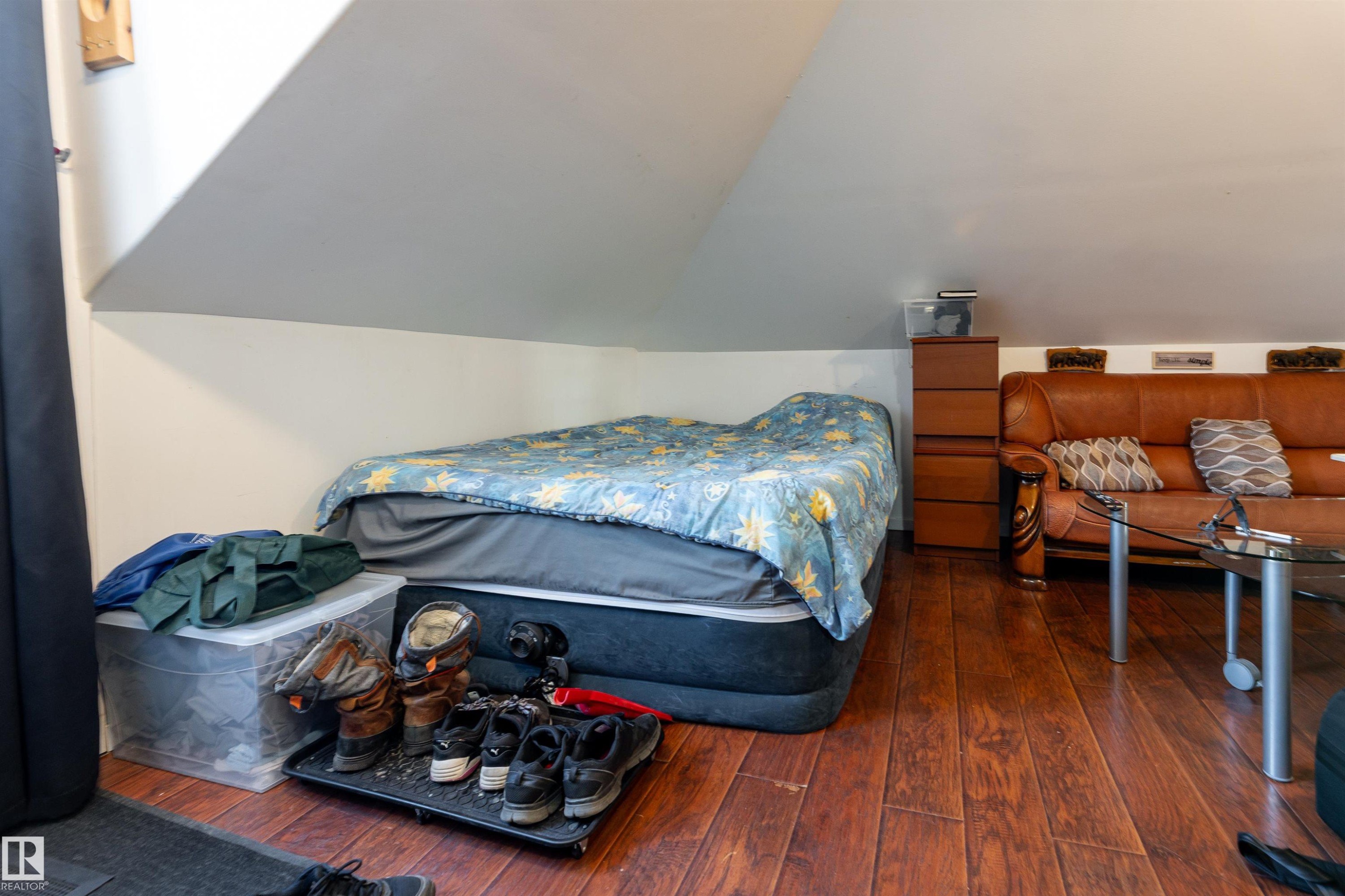 12742 Fort Road, Edmonton, AB - Indoor Photo Showing Bedroom