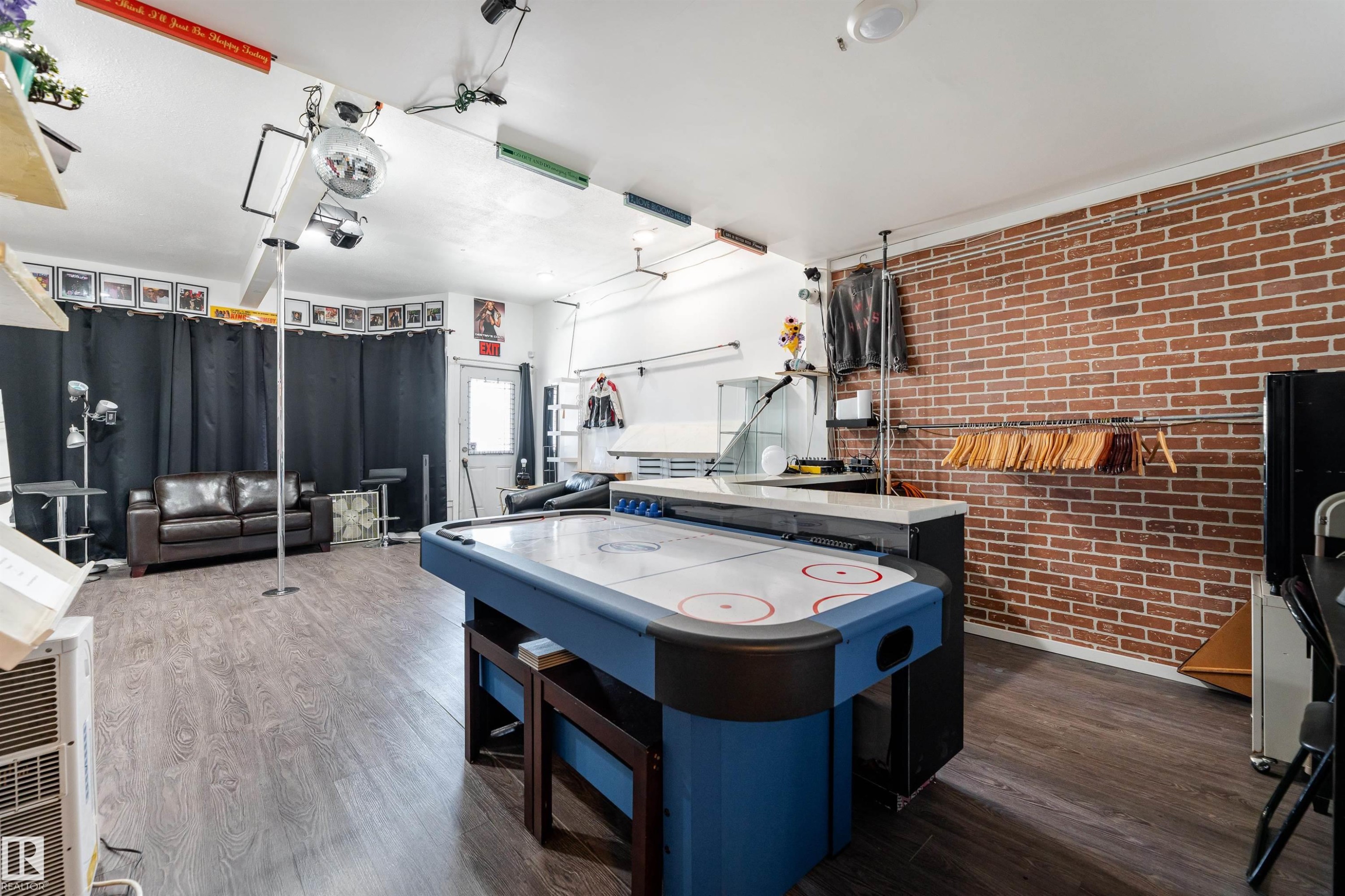 12742 Fort Road, Edmonton, AB - Indoor