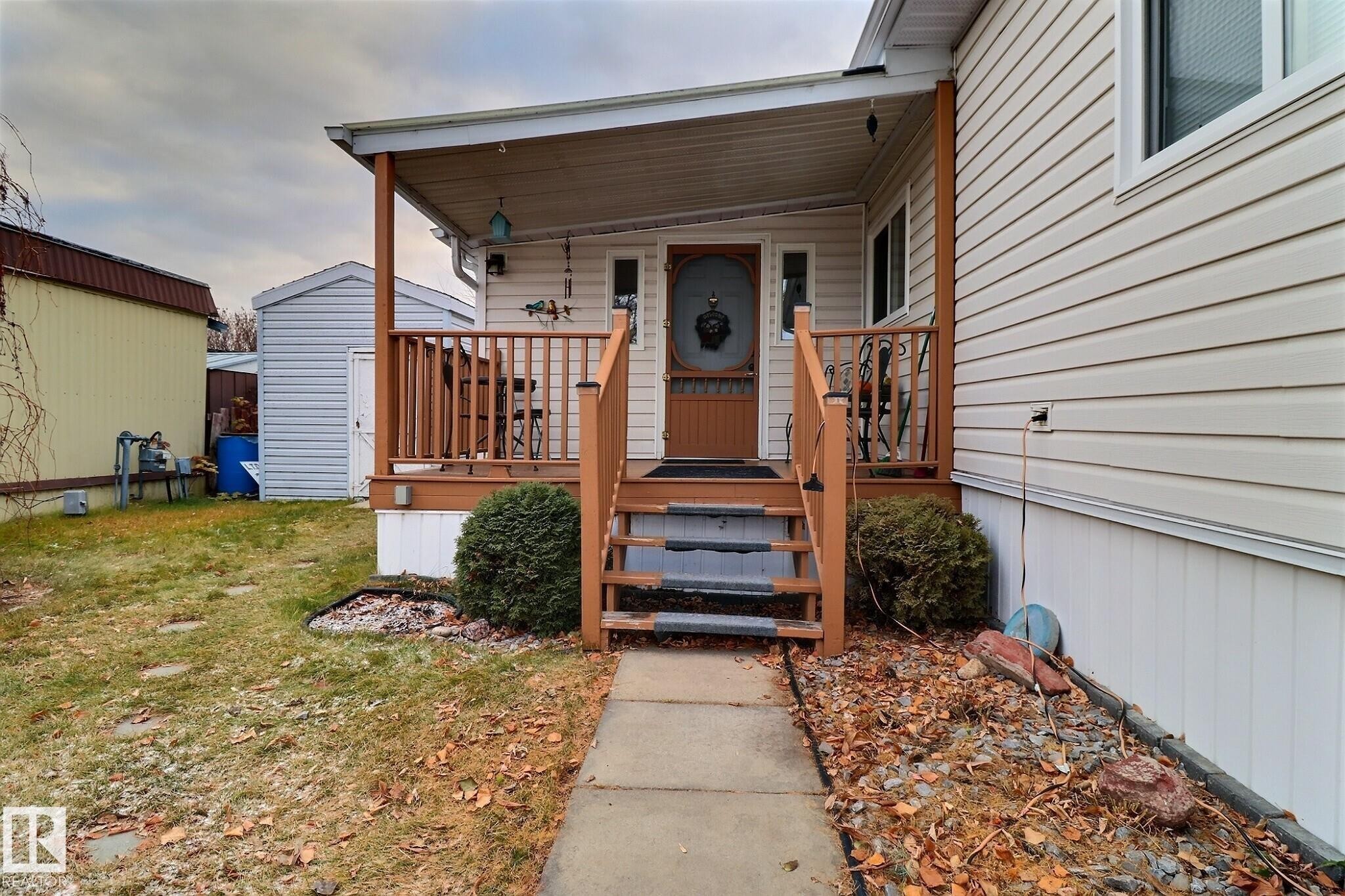 290 Juniper Crescent, Edmonton, AB - Outdoor With Deck Patio Veranda With Exterior