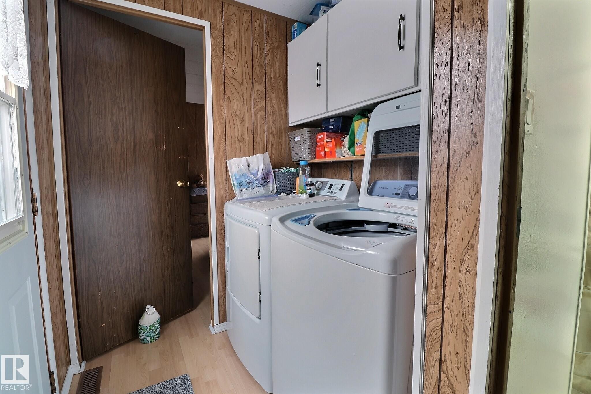 290 Juniper Crescent, Edmonton, AB - Indoor Photo Showing Laundry Room