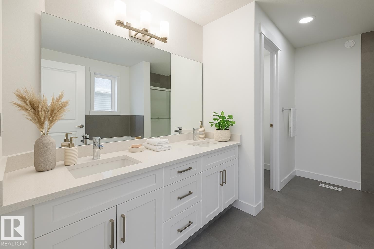 7805 Kipnes Link, Edmonton, AB - Indoor Photo Showing Bathroom