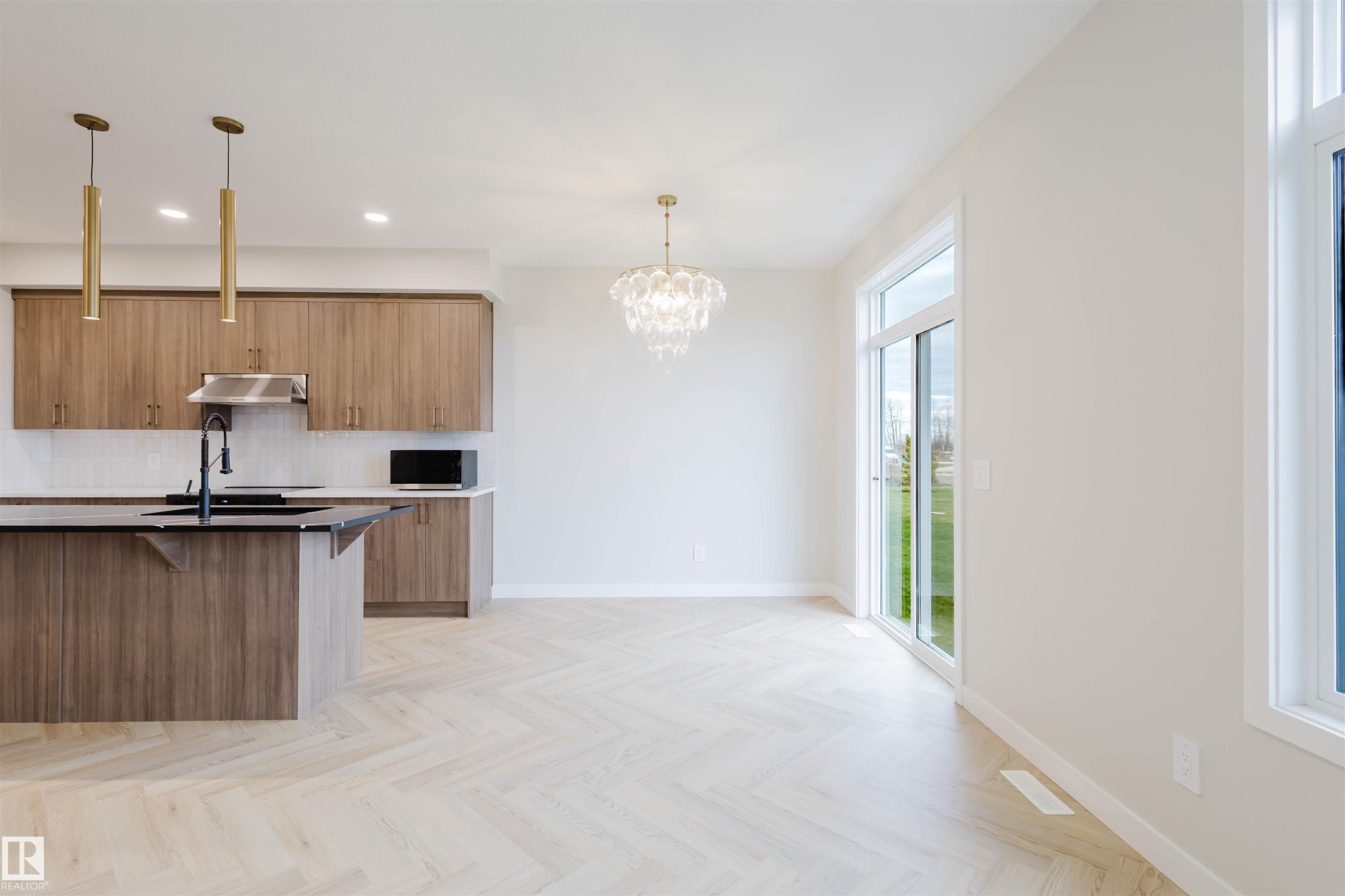 8292 Kiriak Loop, Edmonton, AB - Indoor Photo Showing Kitchen