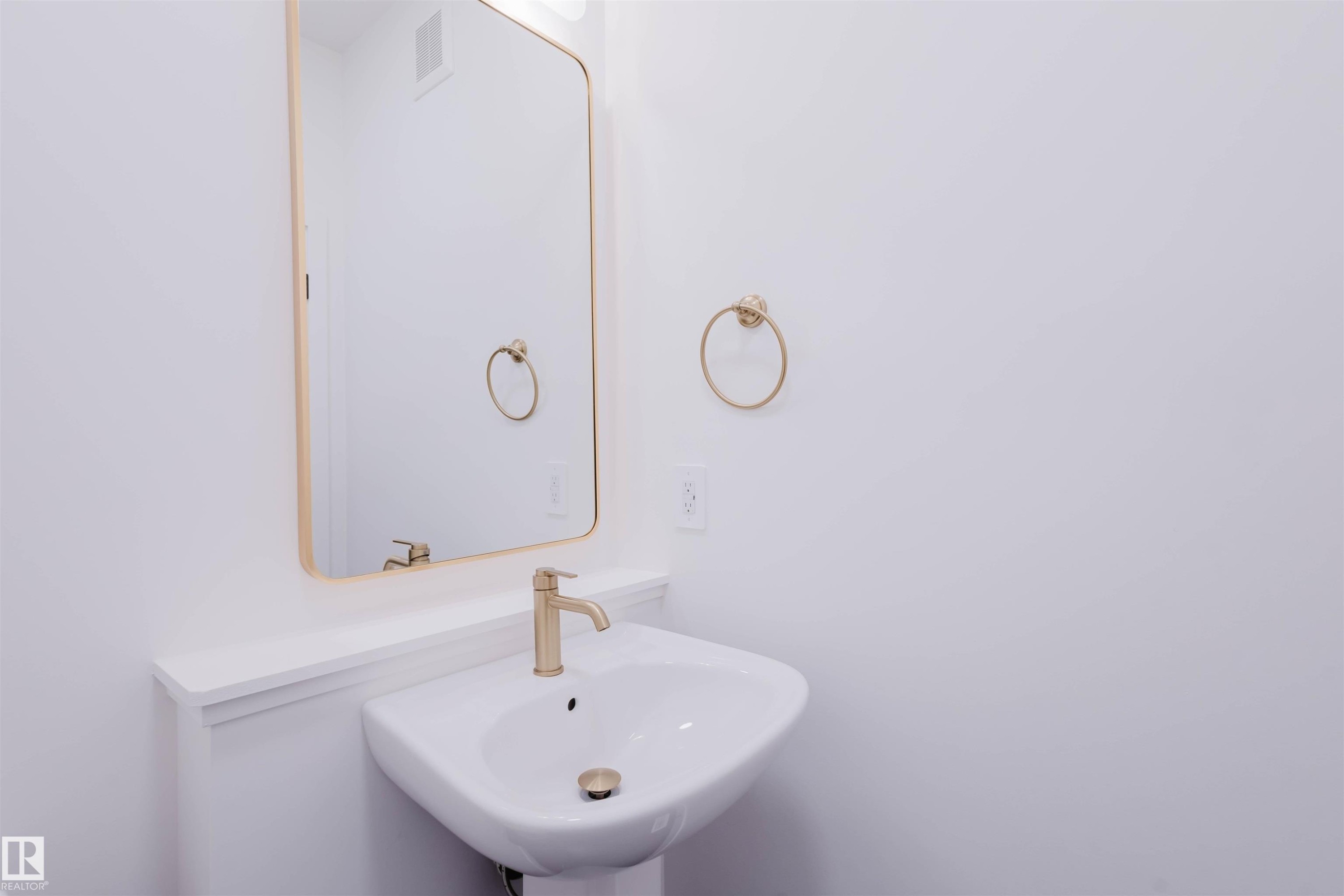 8292 Kiriak Loop, Edmonton, AB - Indoor Photo Showing Bathroom