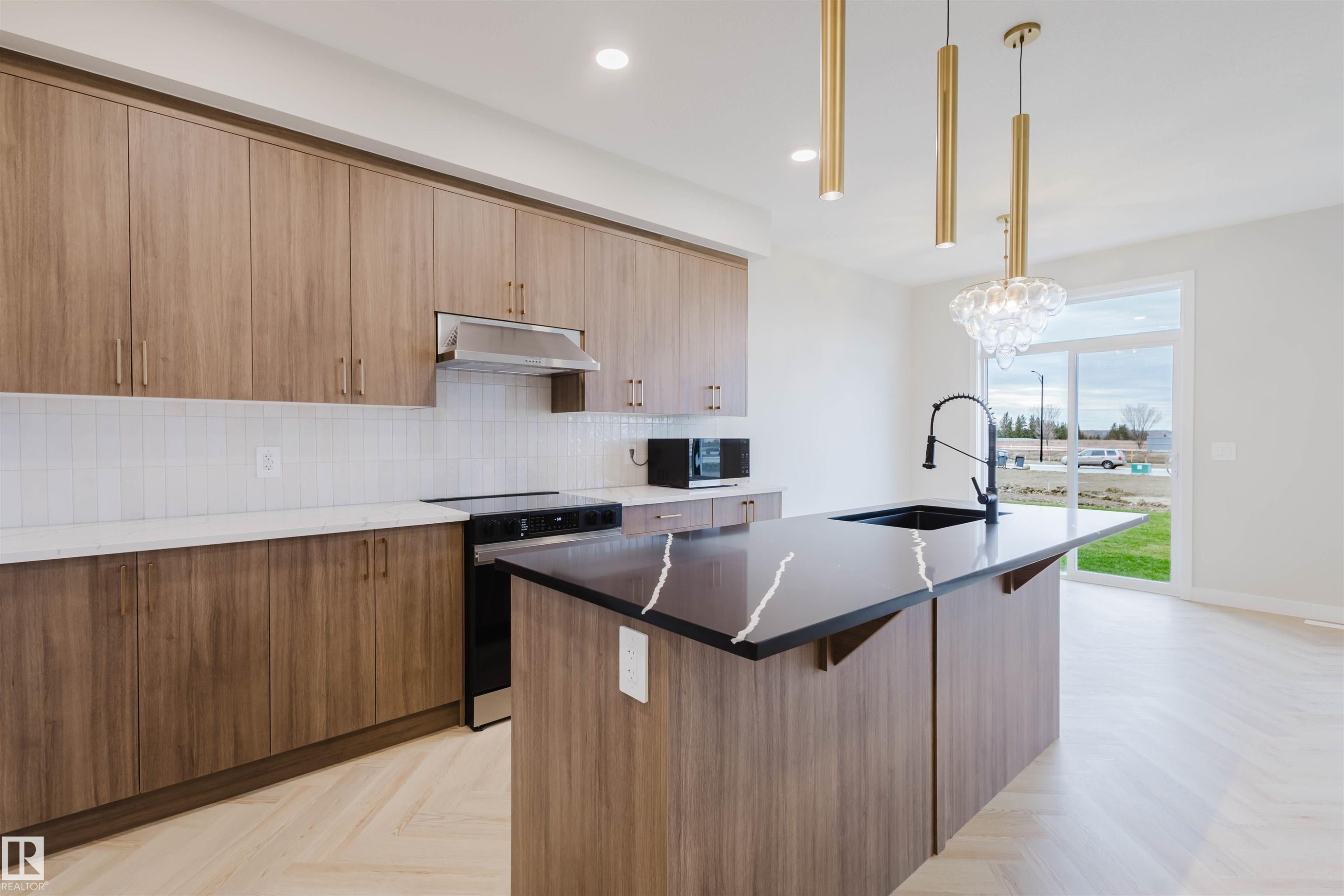 8292 Kiriak Loop, Edmonton, AB - Indoor Photo Showing Kitchen With Upgraded Kitchen