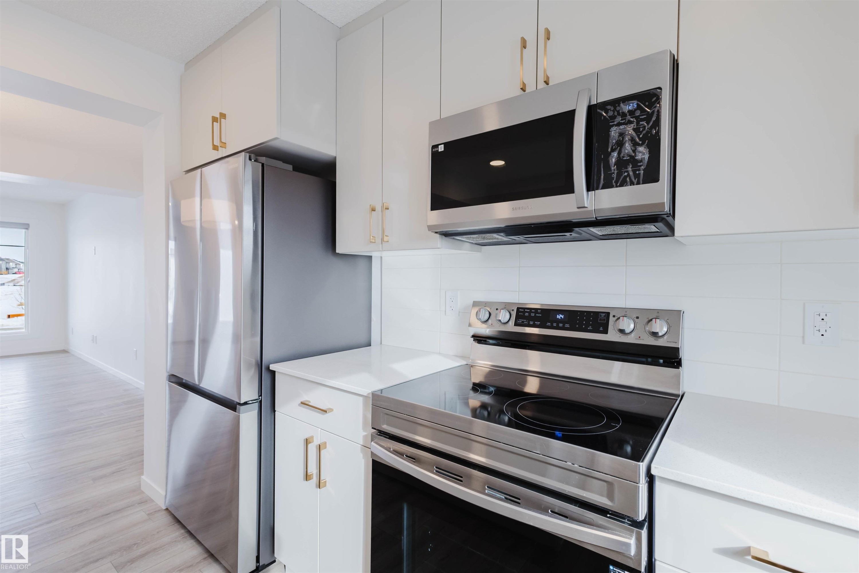 2 1237 Keswick Drive, Edmonton, AB - Indoor Photo Showing Kitchen With Stainless Steel Kitchen