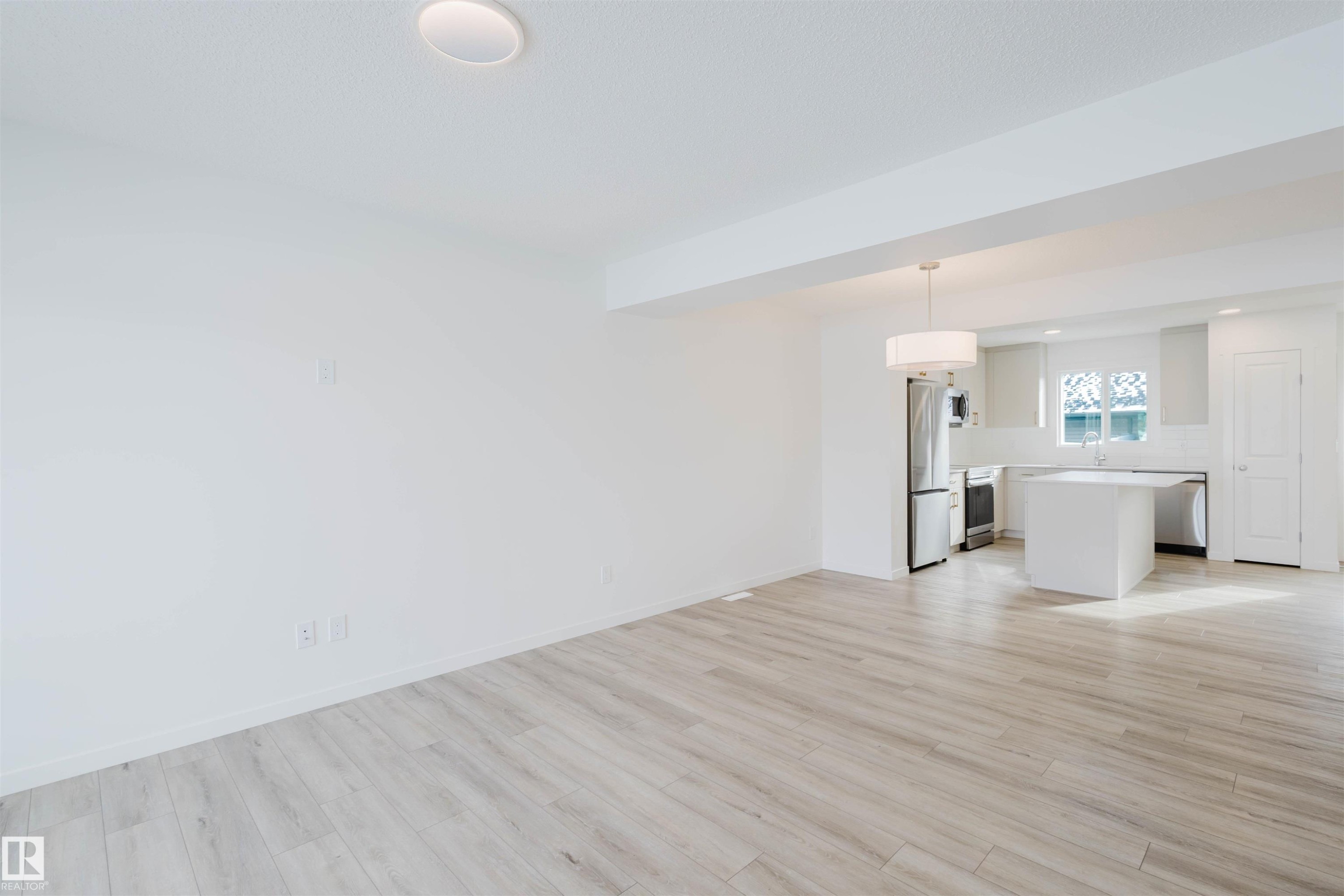 2 1237 Keswick Drive, Edmonton, AB - Indoor