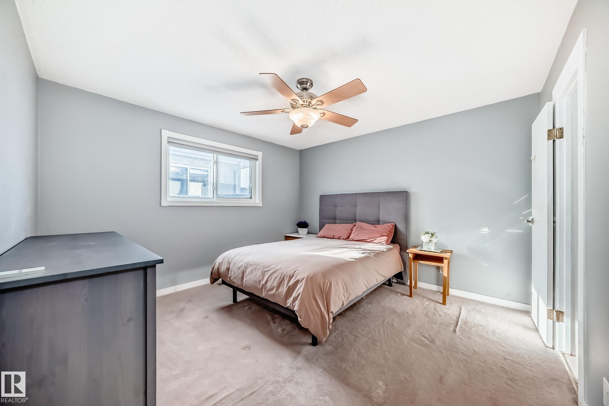 Bedroom with carpet flooring and ceiling fan - 7011 190B Street, Edmonton, AB - Indoor Photo Showing Bedroom
