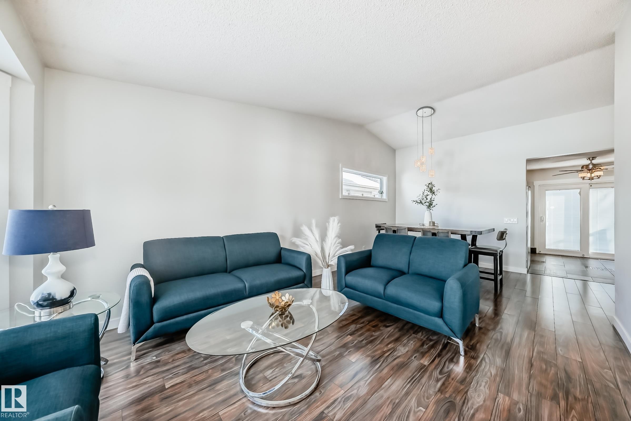 Living room featuring lofted ceiling, wood finished floors, and ceiling fan - 7011 190B Street, Edmonton, AB - Indoor Photo Showing Living Room