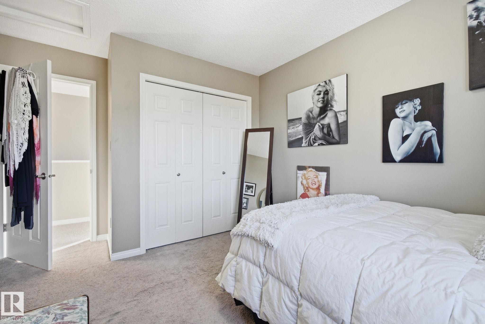 Bedroom with carpet floors and a closet - 3087 Arthurs Crescent, Edmonton, AB - Indoor Photo Showing Bedroom