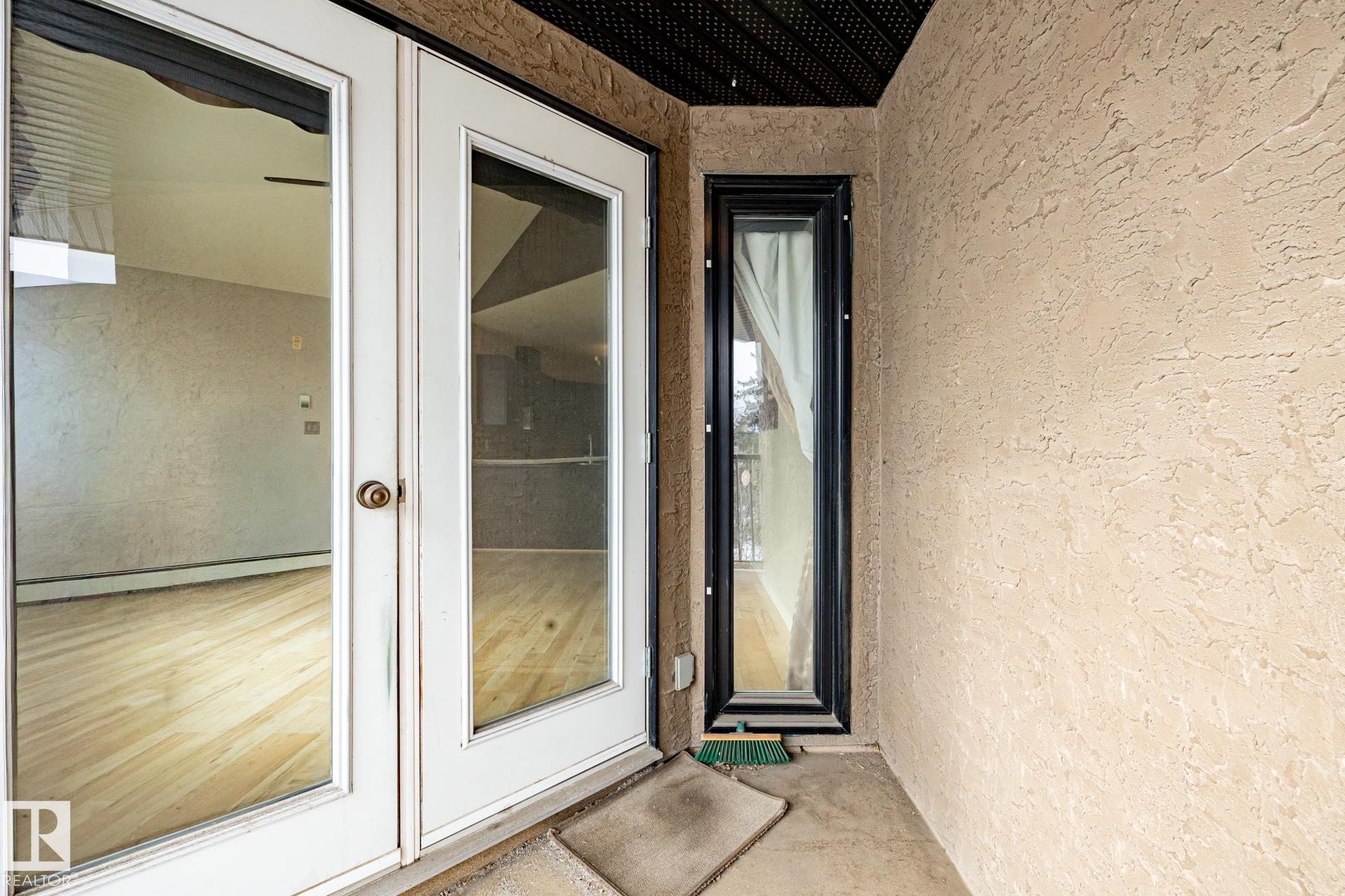 304 9336 Jasper Avenue, Edmonton, AB - Indoor Photo Showing Kitchen