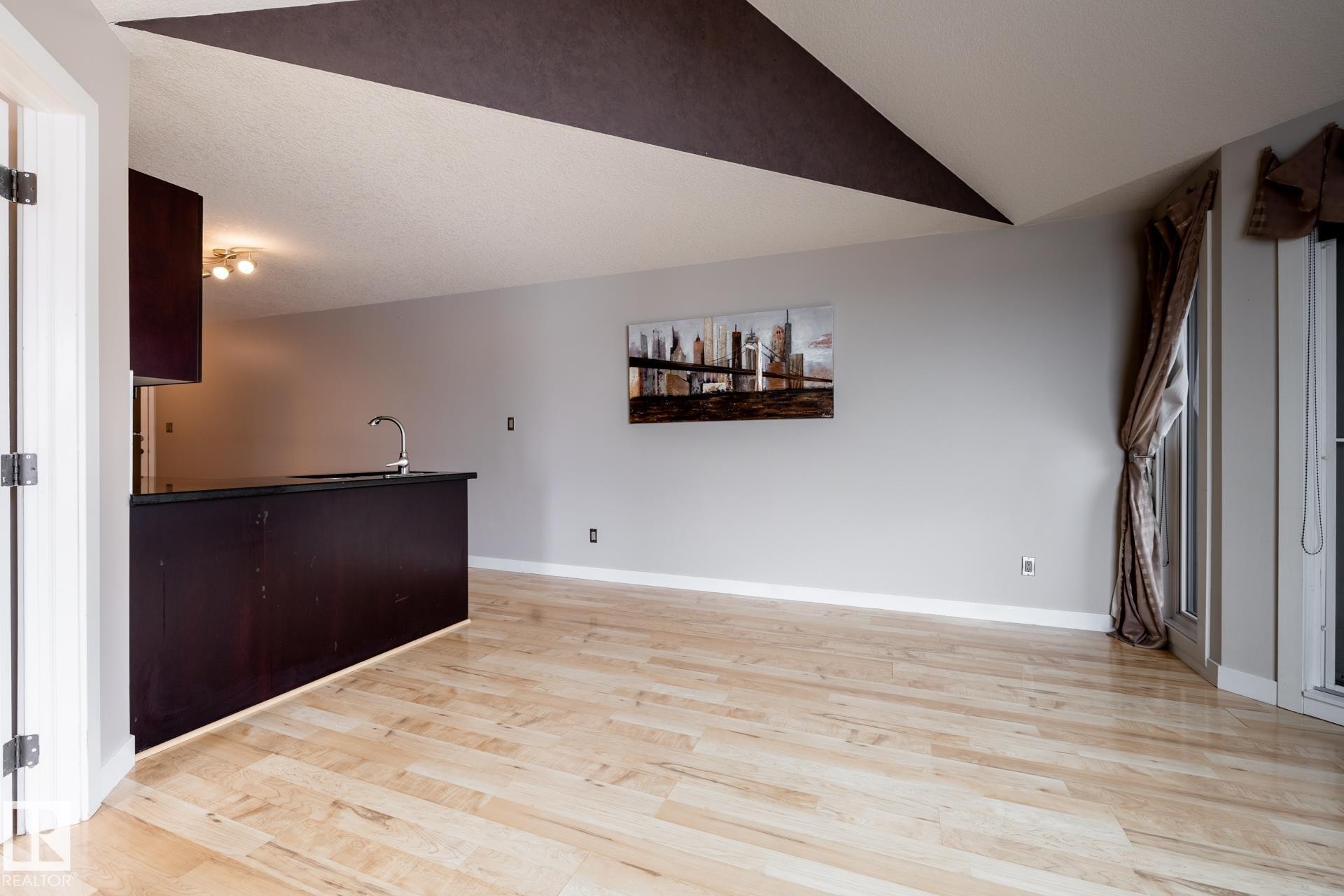 304 9336 Jasper Avenue, Edmonton, AB - Indoor Photo Showing Other Room