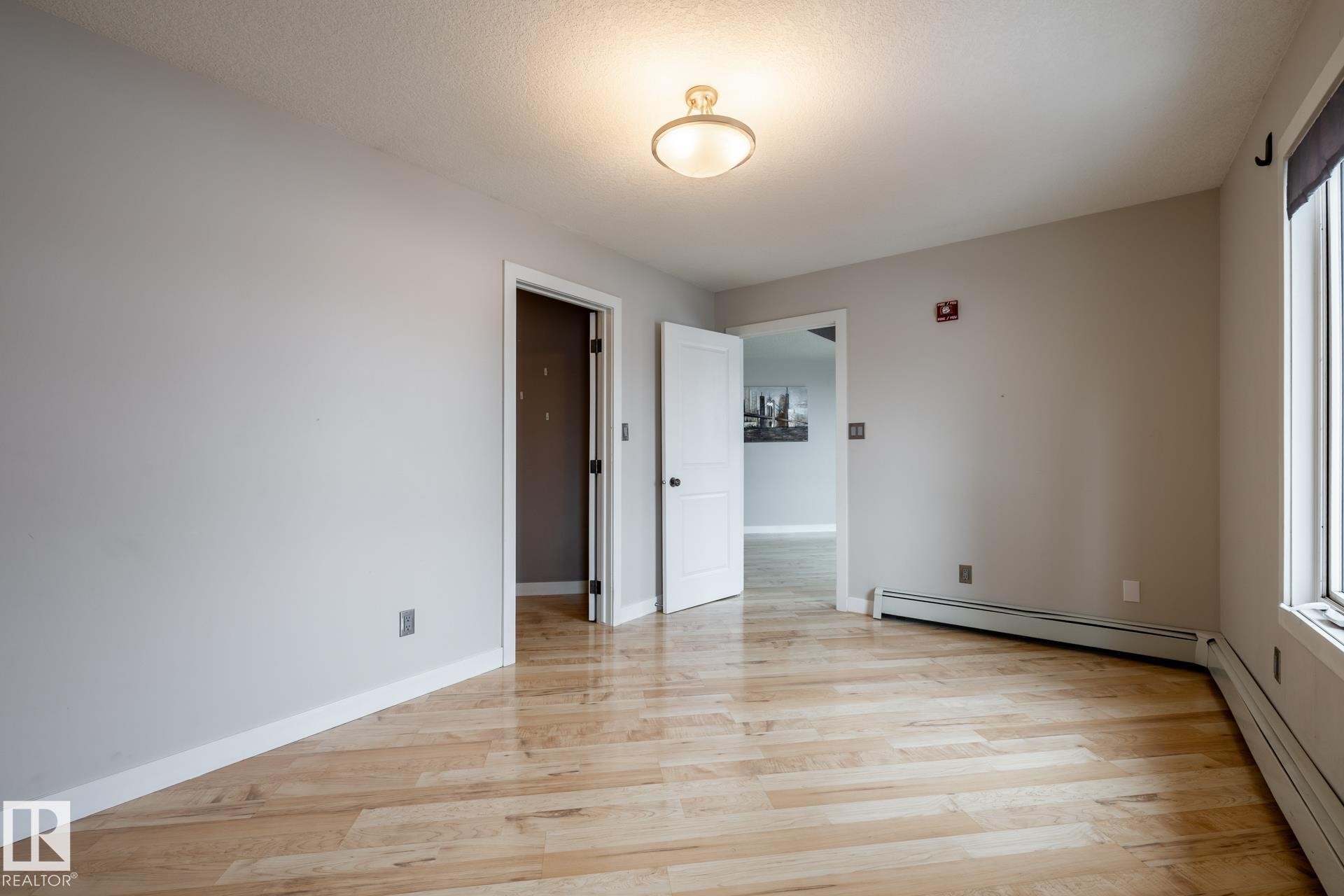 304 9336 Jasper Avenue, Edmonton, AB - Indoor