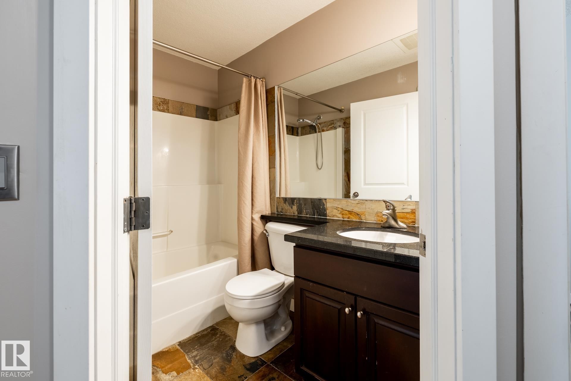 304 9336 Jasper Avenue, Edmonton, AB - Indoor Photo Showing Bathroom