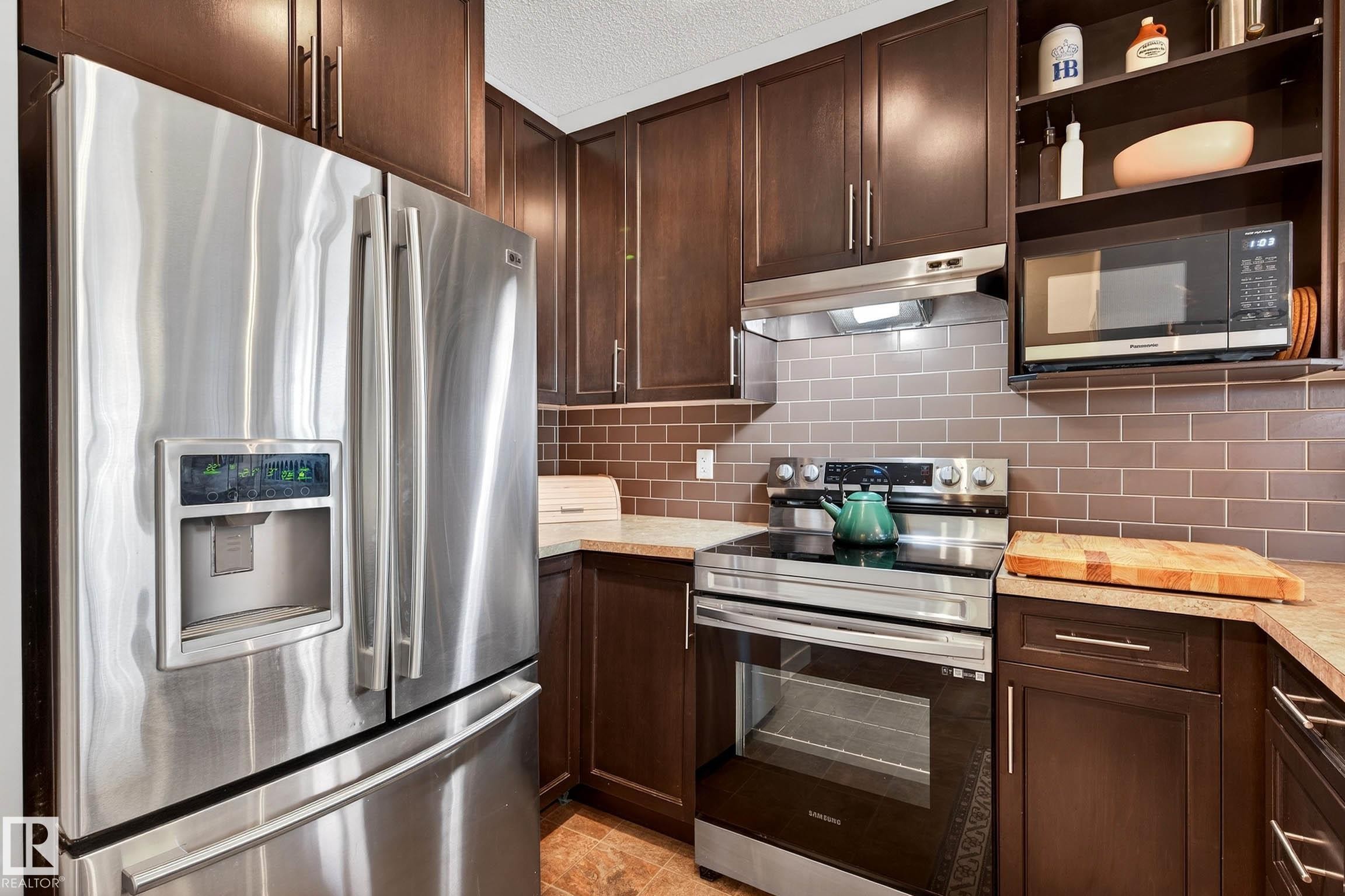 285 Mcconachie Drive, Edmonton, AB - Indoor Photo Showing Kitchen With Upgraded Kitchen