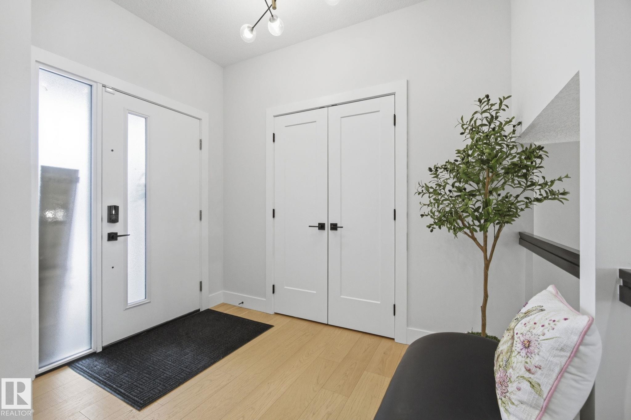 9831 223 Street, Edmonton, AB - Indoor Photo Showing Other Room