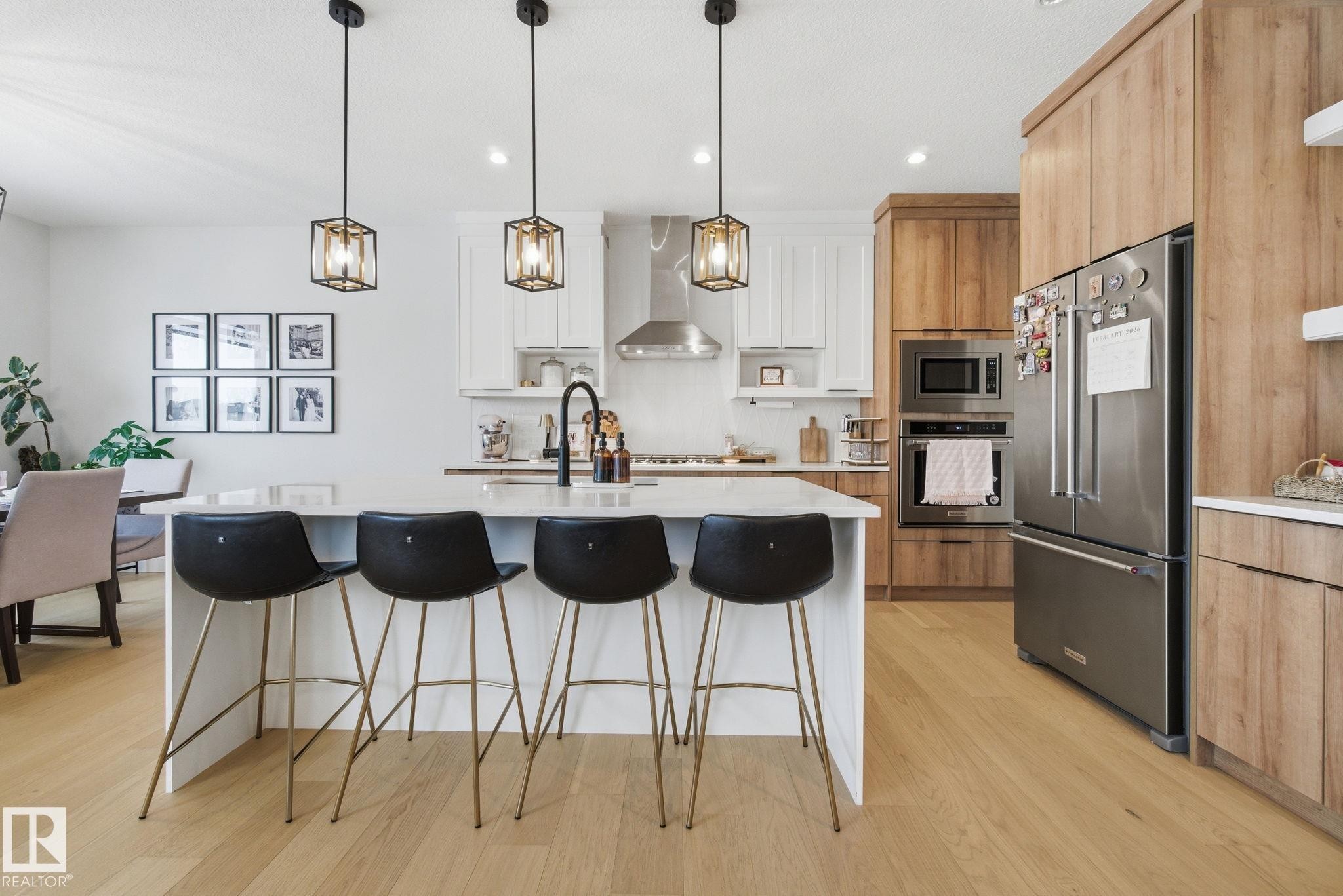 9831 223 Street, Edmonton, AB - Indoor Photo Showing Kitchen With Upgraded Kitchen